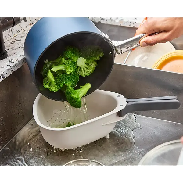 Joseph Joseph Droplet Compact Colander with Folding Handles, Space-Saving Design, Easy-Pour Corners, for Draining Vegetables, Pasta, Fruits 5