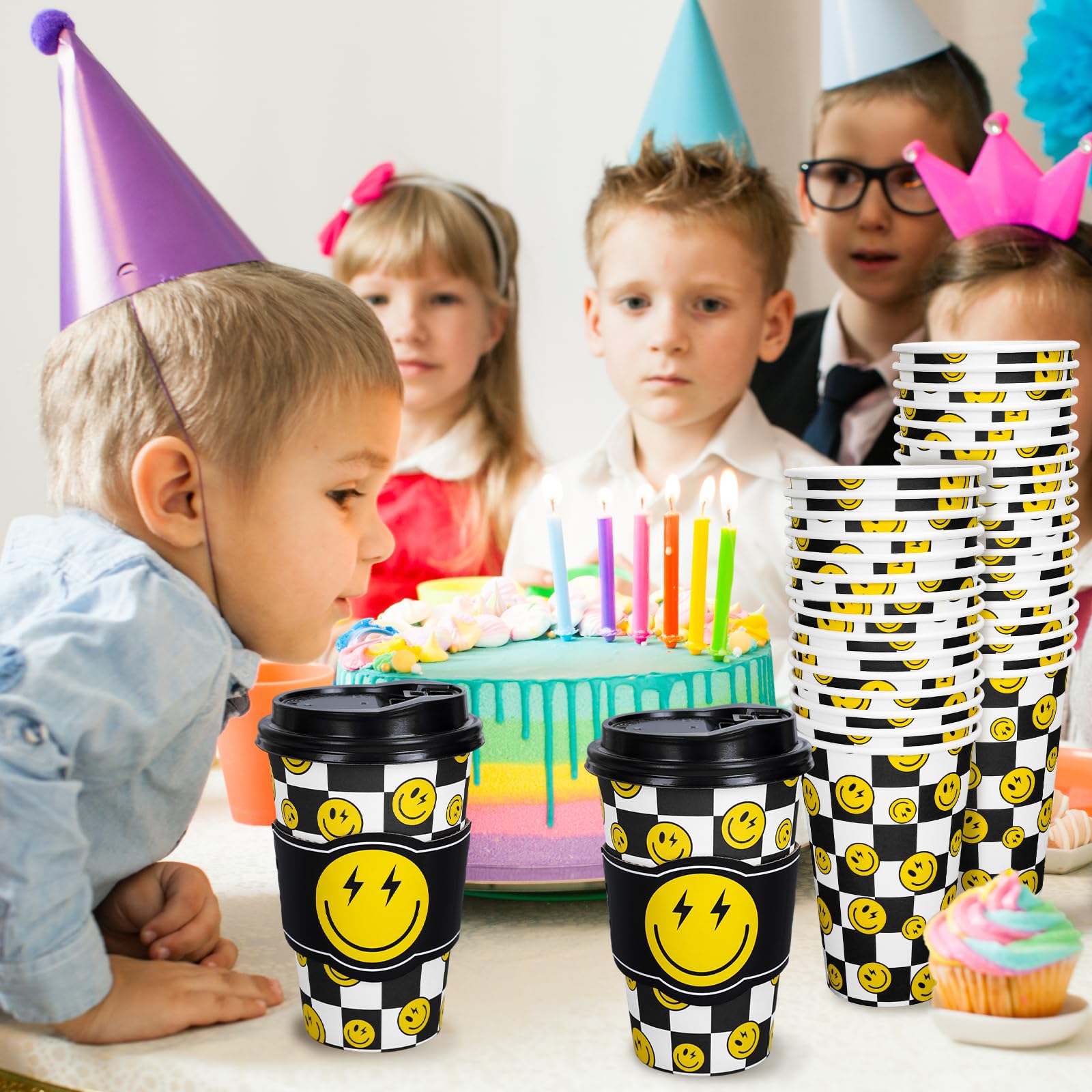 Whaline 50 bicchieri di carta usa e getta con coperchio e maniche, 473,6 ml, motivo a scacchi bianchi e neri, tazze da caffè per un amico felice, compleanno, baby shower
