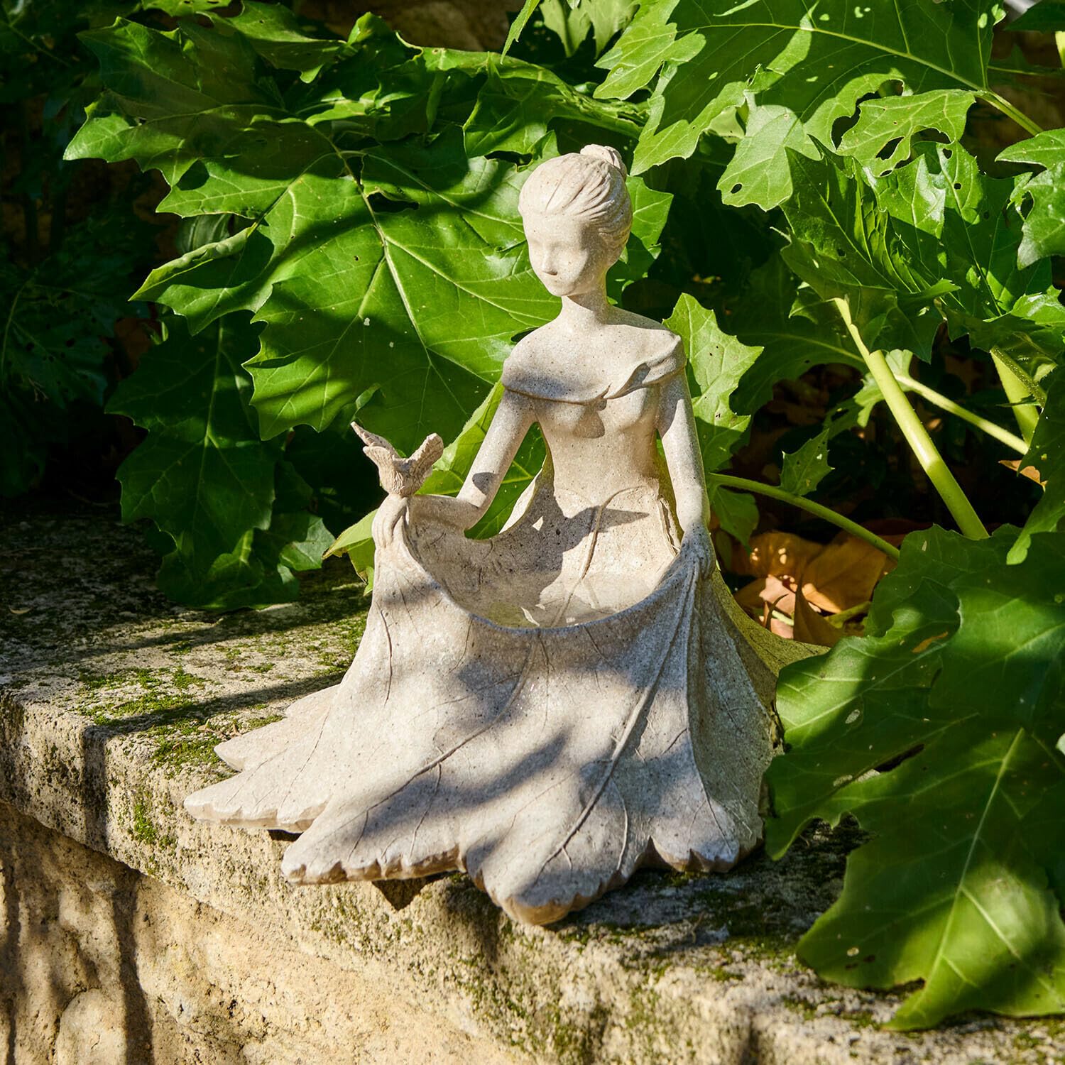 Loberon Deko-Figur Finnedra, antikcreme | Handbemalt - als Vogeltränke Nutzbar - Steinoptik - Märchenhafte Gartendekoration - Gartenaccessoire