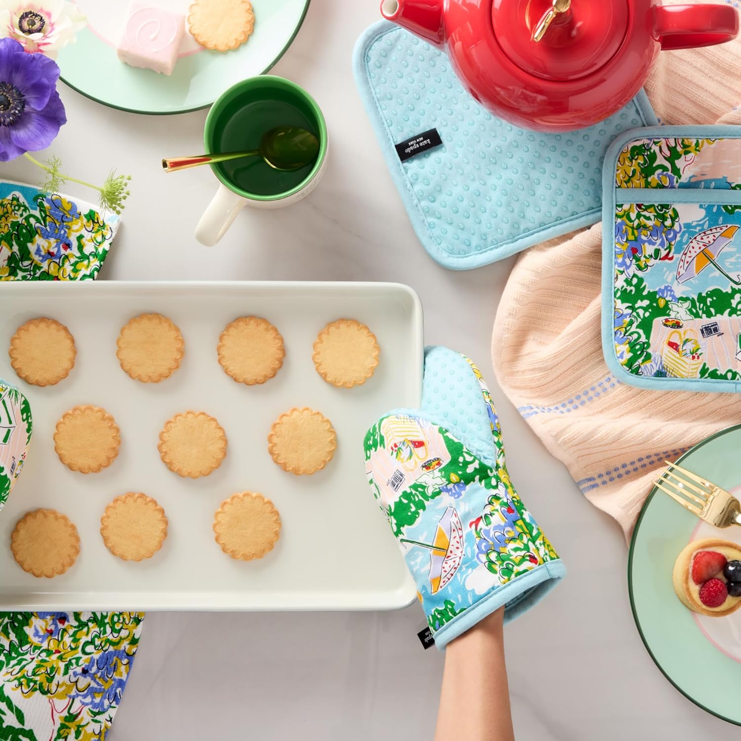Kate Spade New York Spring Garden Mini Oven Mitt 2-Pack Set, Heat Resistant, 100% Cotton with Printed Non-Slip Silicone Grip, Blue/Green/Beige, 5.5"X8" - Image 3