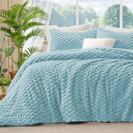 BEDELITE Fluffy King Size Comforter Set - Dusty Blue Fleece Soft Comforter for King Size Bed, Luxury Warm Bedding Set for Winter, Fuzzy Bed Set 3 Pieces (1 Comforter, 2 Pillowcases)