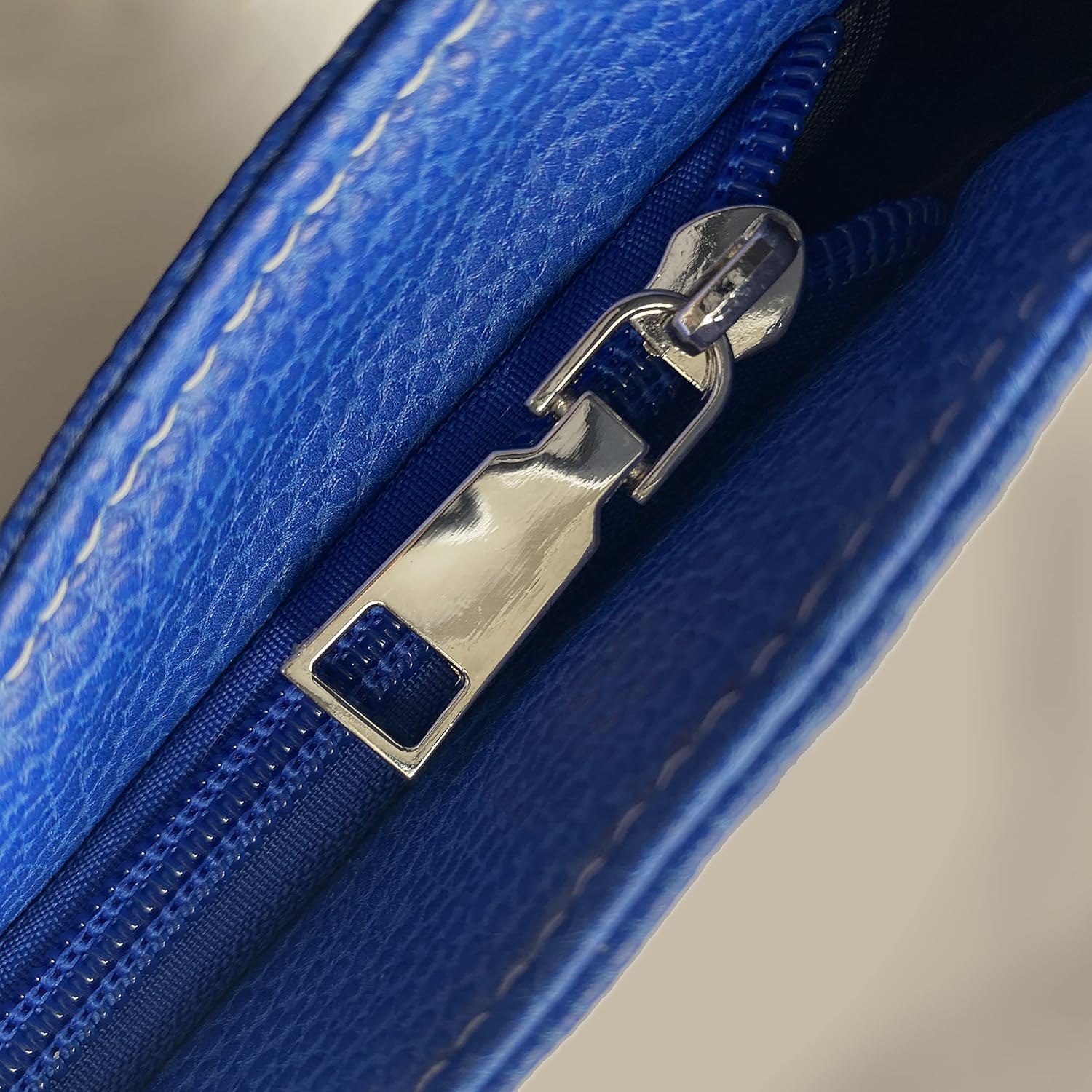 Littlearth NFL womens Nfl Pebble Split Hobo - Image 4