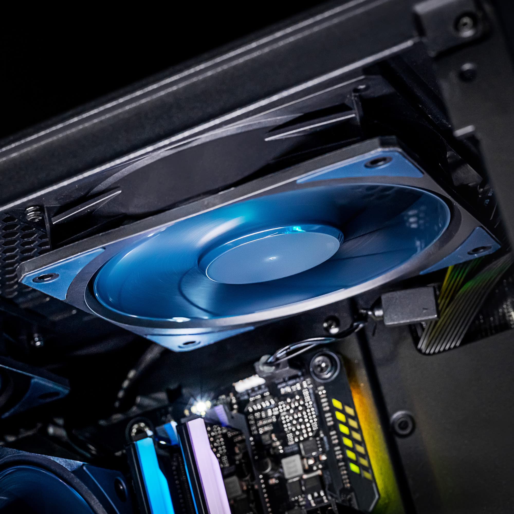 Cooler Master Mobius 120 Ventilador de Caja - Ring Blade Design (PWM), Rodamiento Dinámico de Bucle Ultraduradero (Máx. 63,1CFM, 2,69 mmH2O, 22,6 dBA), Marco Biselado Enfocado al Flujo de Aire - Negro