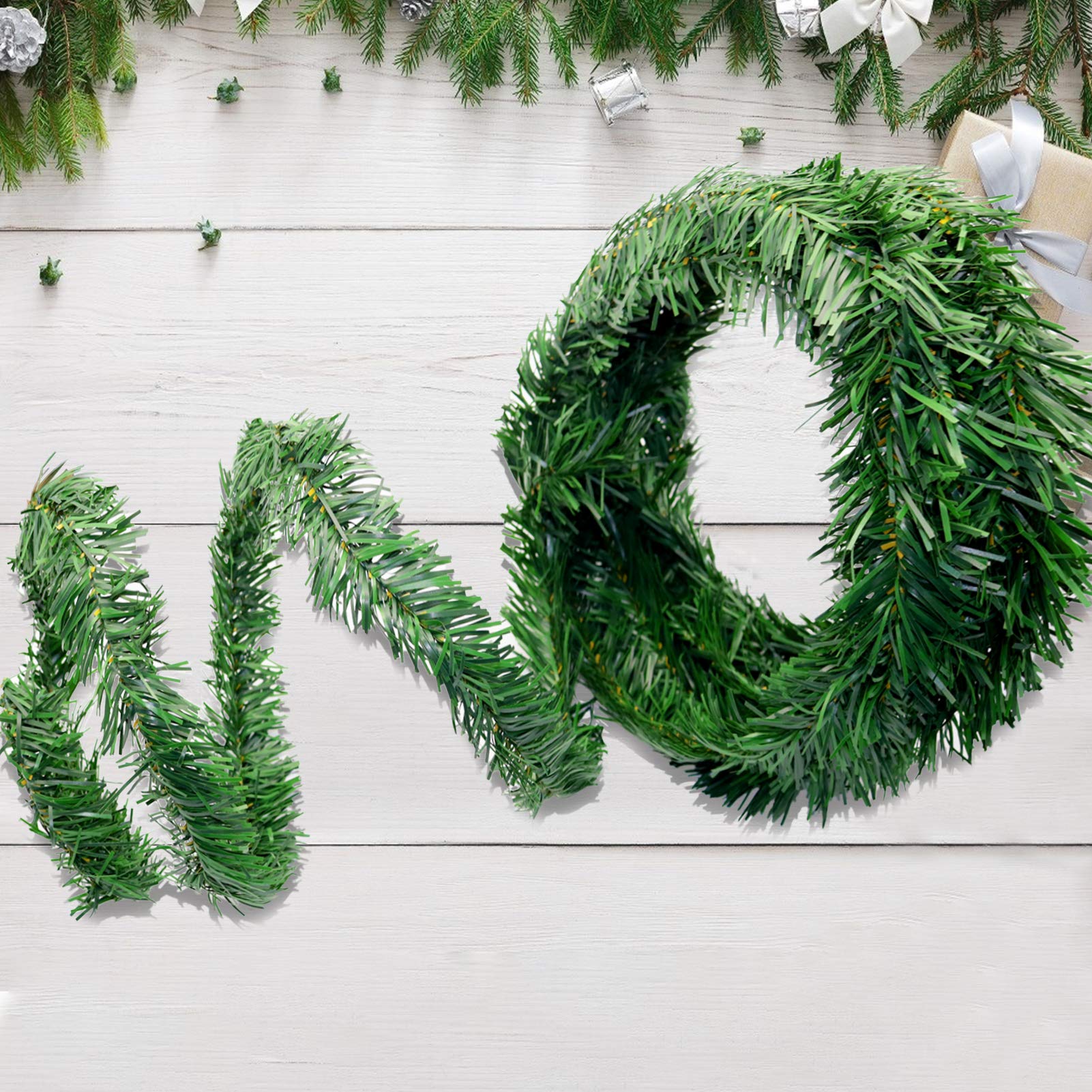 Guirnalda de Navidad de SINGARE de 3 hilos de pino artificial, ideal para decoraciones de Navidad, verde no iluminado suave decoración de vacaciones para exterior o interior.