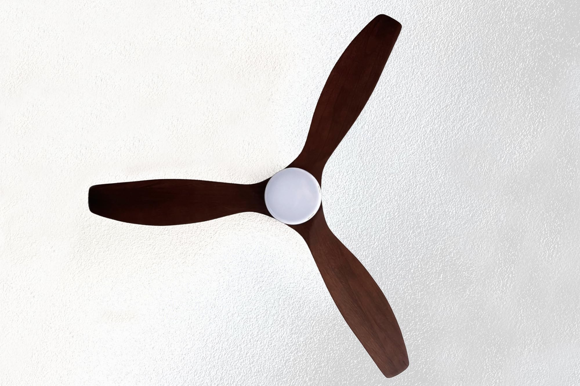 Pepeo Ventilateur de plafond à basse consommation Notos 132 cm avec éclairage LED et télécommande