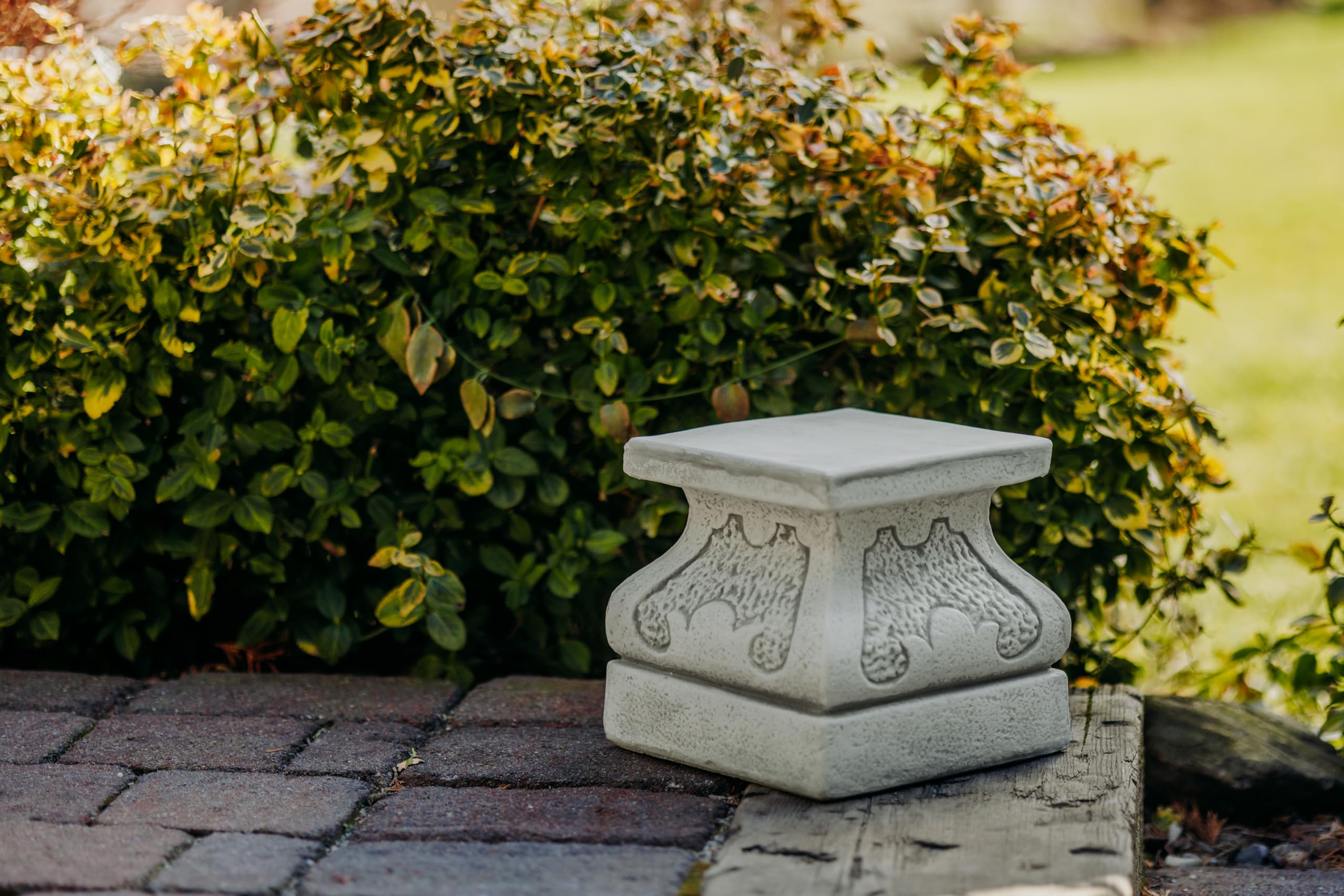 gartendekoparadies.de Sockel mit besonderem Format, Steinsockel, H. 21 cm, Stellfläche 19 x 19 cm, 17 kg, Grau, frostsicher aus Steinguss für Außenbereich