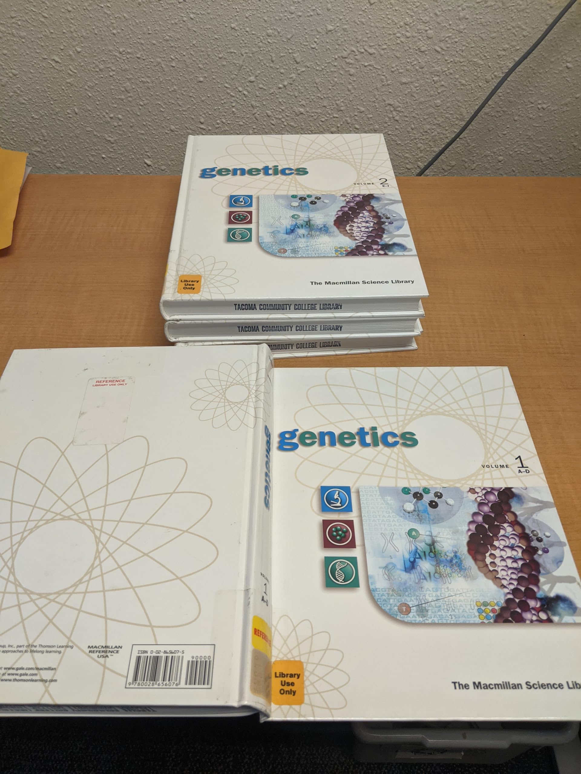 Buy Genetics (Macmillan science library) — BookShops.in