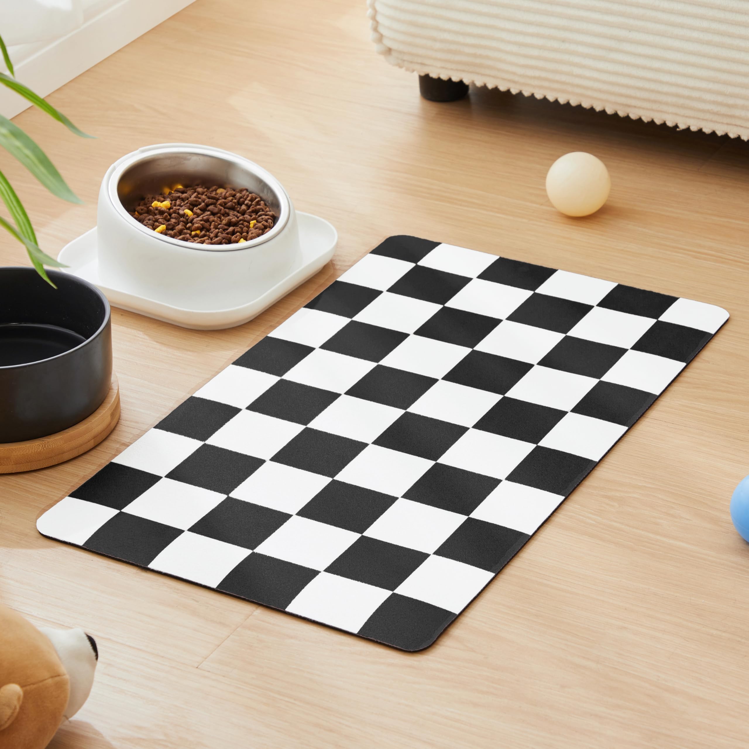 Ohocut Checkered Pet Feeding Mat, Cute Retro Black White Checkerboard Cat Dog Food Mat for Bowls, Aesthetic Wipe Clean Water Absorbent Pet Food Mat Non Slip 30 x 50 cm