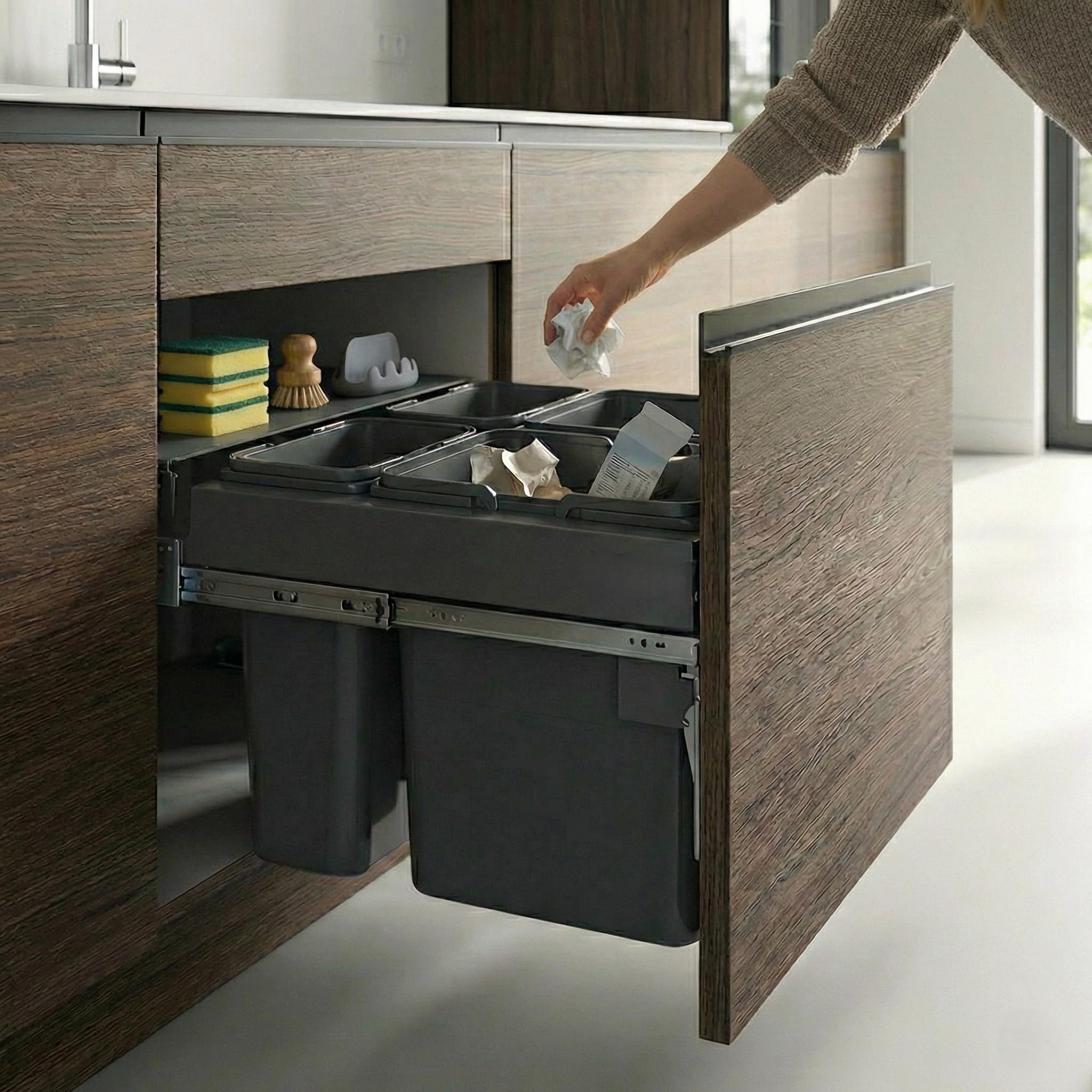 Cubo de Basura Extraíble para Armario de 60 cm SEGREGO 56,4 x 48 x 32 cm (2x 15L + 2x 7L) Sistema de Reciclaje de 4 Cubos con Tapa y Cierre Suave (Soft-Close) Grafito
