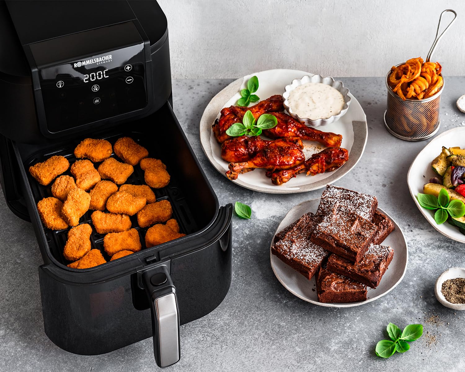 ROMMELSBACHER Heißluftfritteuse FRH 1700, XXL-Backraum 8 Liter (ca. 21 x 30 cm) für 1.000 g Pommes, sehr leiser Betrieb 45 db(A), 10 Programme, 60-200 °C, großes Sichtfenster mit Innenraumbeleuchtung