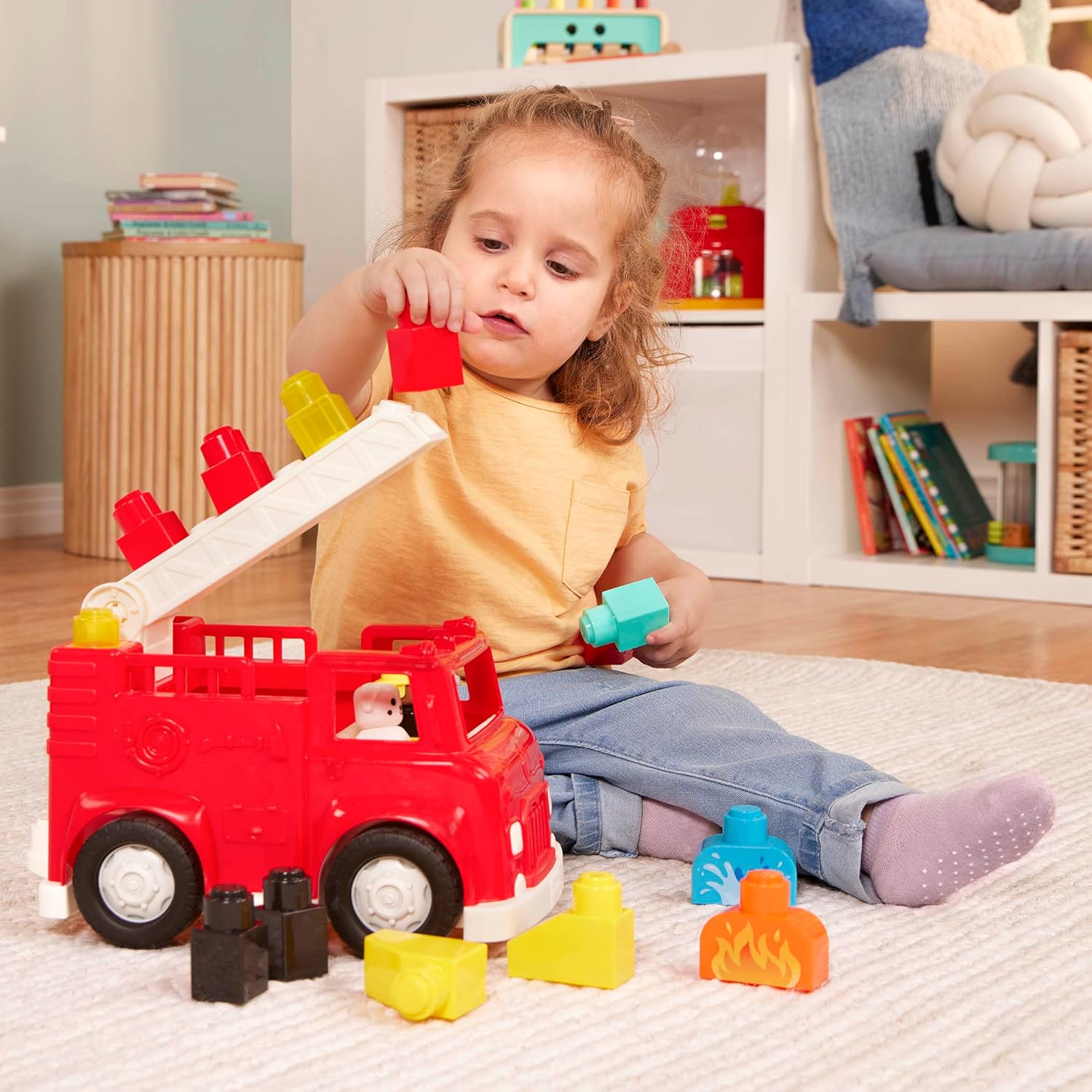 Battat – Locbloc – Toy Fire Truck – 17 Pieces Construction Set – Working Ladder – Building Blocks & Characters – 12+ Months