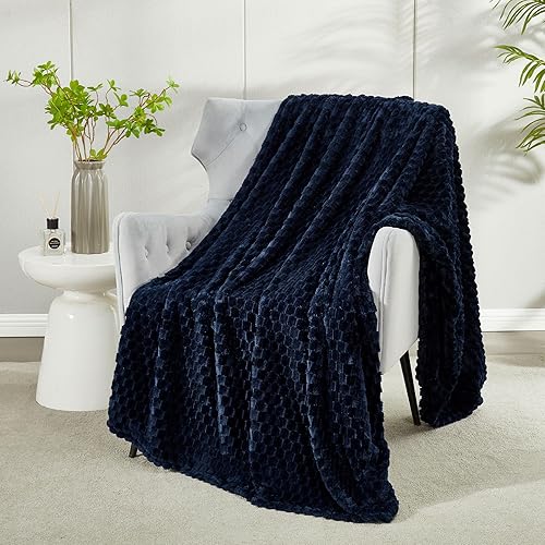 Miniatura 4 de Manta decorativa de forro polar de felpa suave para sofá de 50 x 60 pulgadas, manta de franela de terciopelo de lujo con patrón 3D para dormitorio,