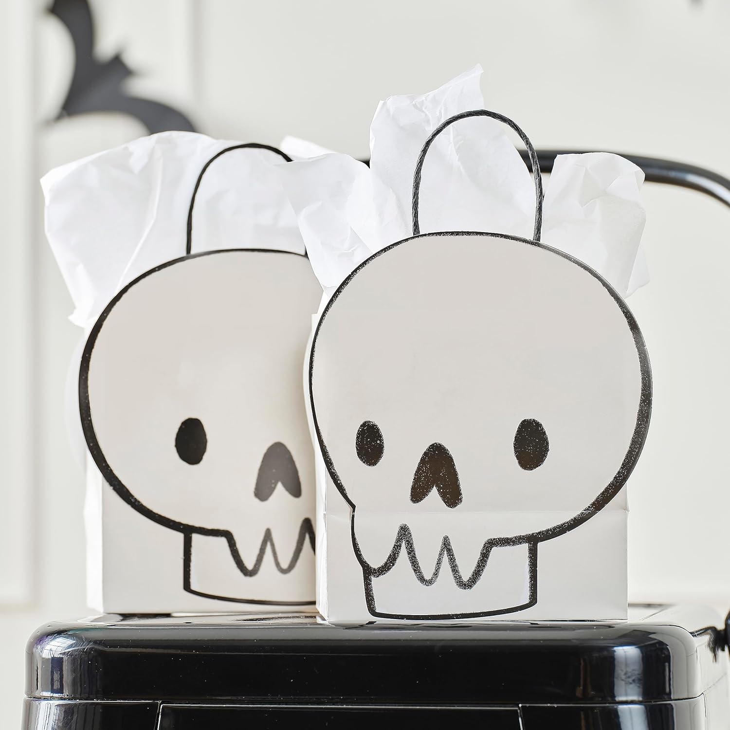 Ginger Ray Halloween White Skull Paper Party Loot Bags for Trick or Treating 6 Pack