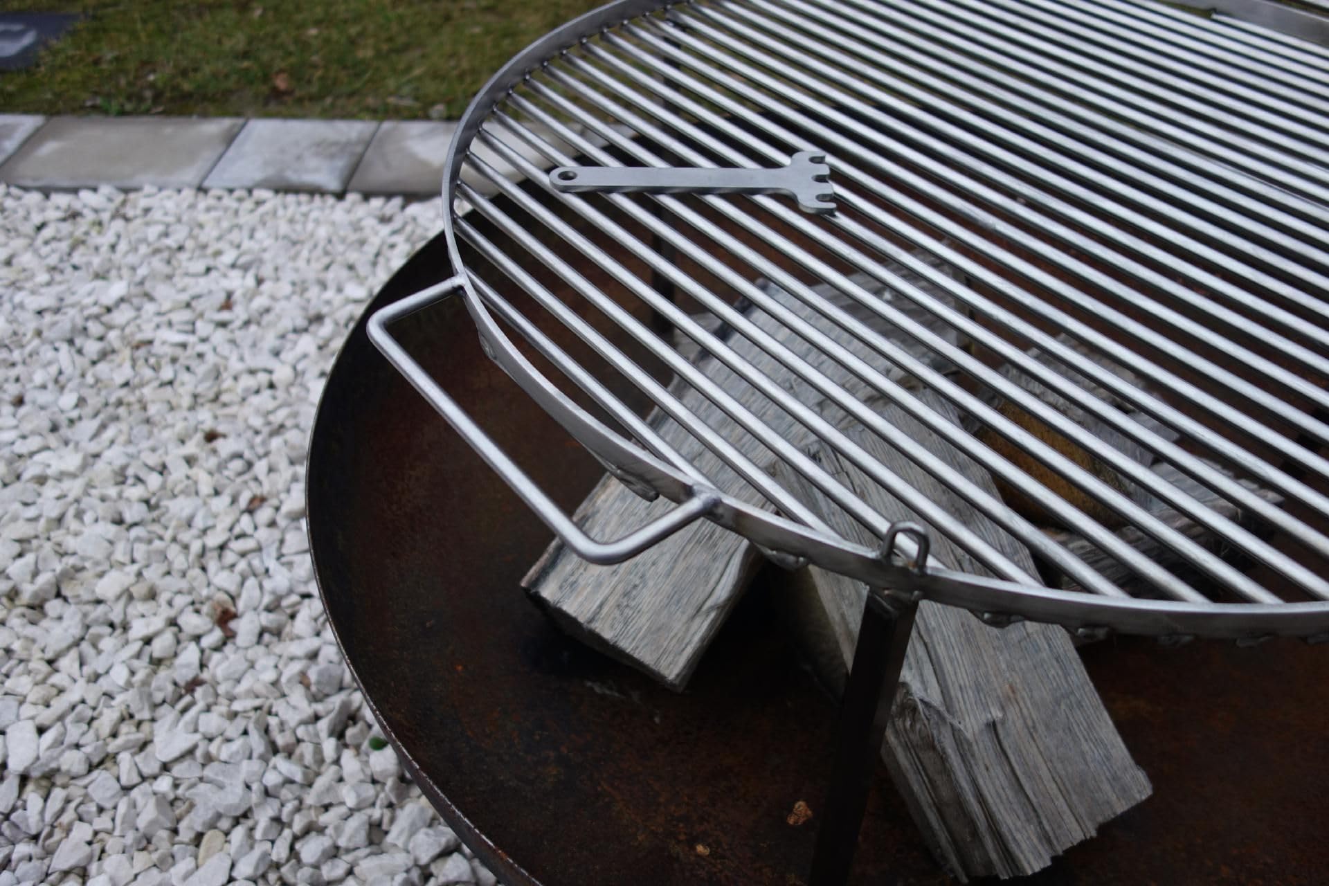 Grillrost rund Edelstahl nach Maß mit KONFIGURATOR Maßanfertigung mit Reling Ø25-115cm 6/8mm Vollstäbe