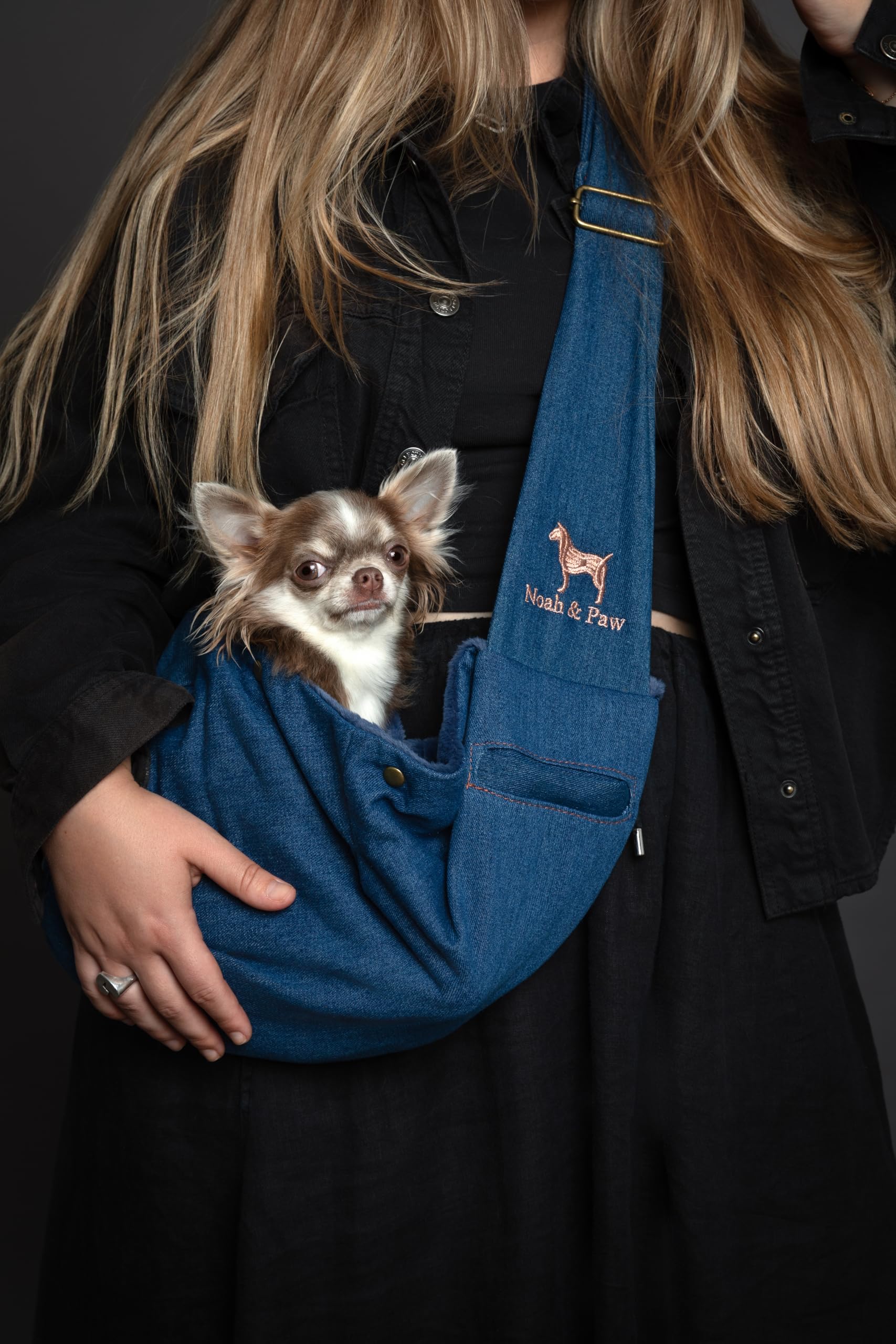 Noah & Paw Hundetragetasche für Kleine Hunde bis 5kg, Hundetasche mit Verstellbarem Schultergurt, und Weichem Fell, Doppelte Sicherheitsfunktion, Haustiere Tragetasche aus Premium Denim