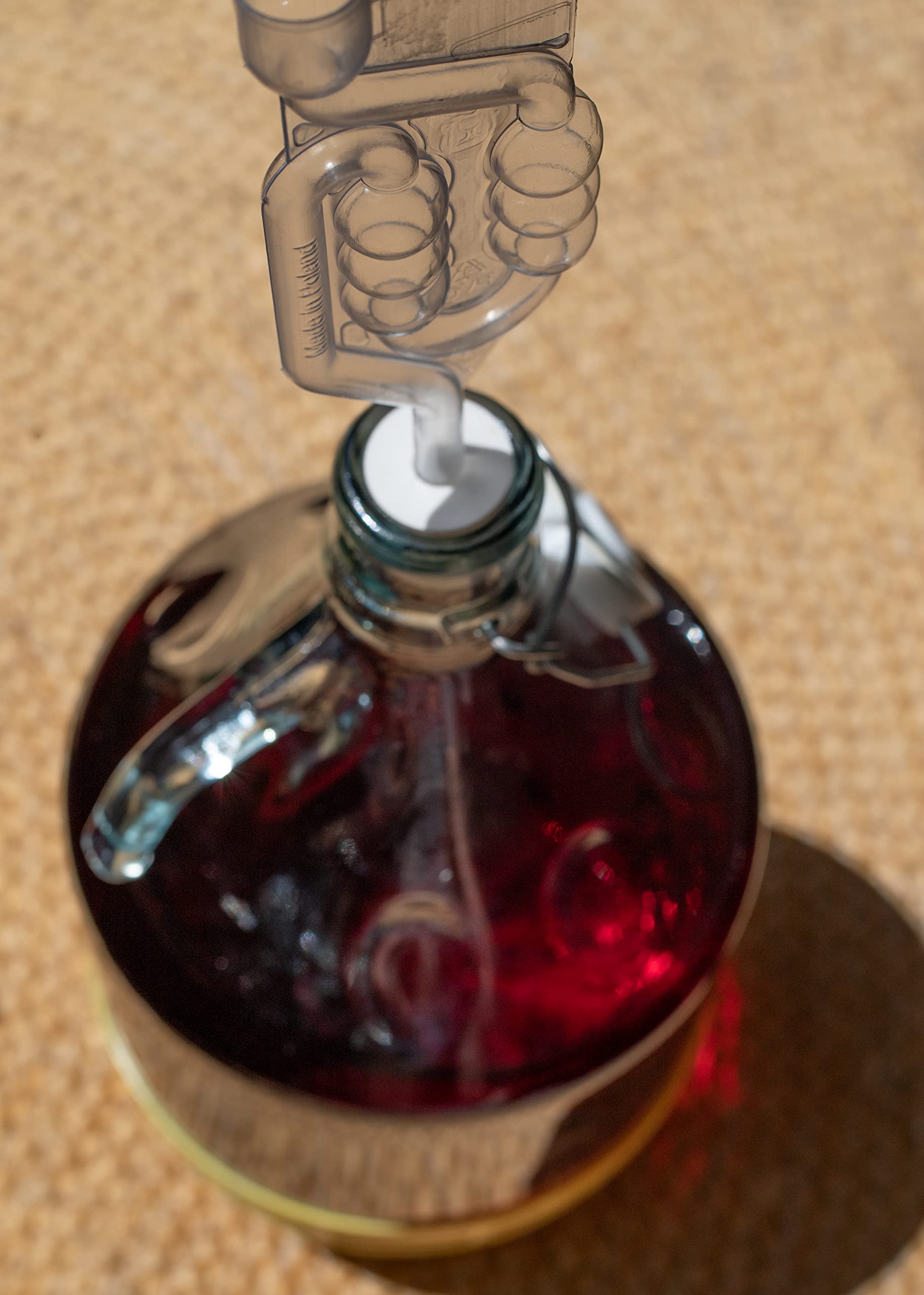 Bouteille bonbonne à col étroit avec couvercle pivotant, panier de protection, sas et bouchon pour la fabrication du vin, la fermentation, le stockage des boissons, verre transparent, 6 x 5 L
