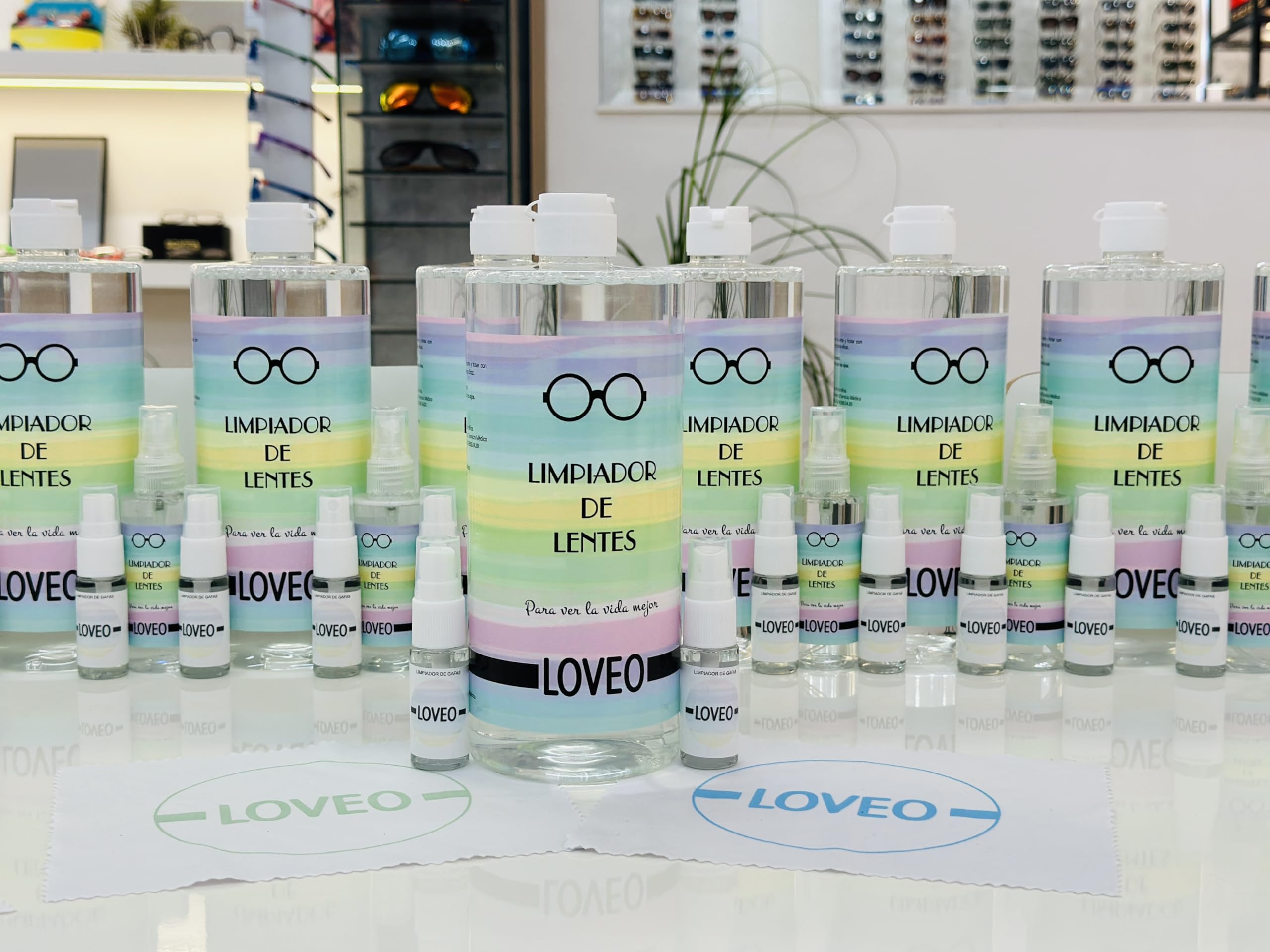 Limpiador de gafas, Pack con 1L para rellenar los 2 pulverizadores de 17mL, 2 Gamuzas de Máxima Calidad, Diseño Arcoíris