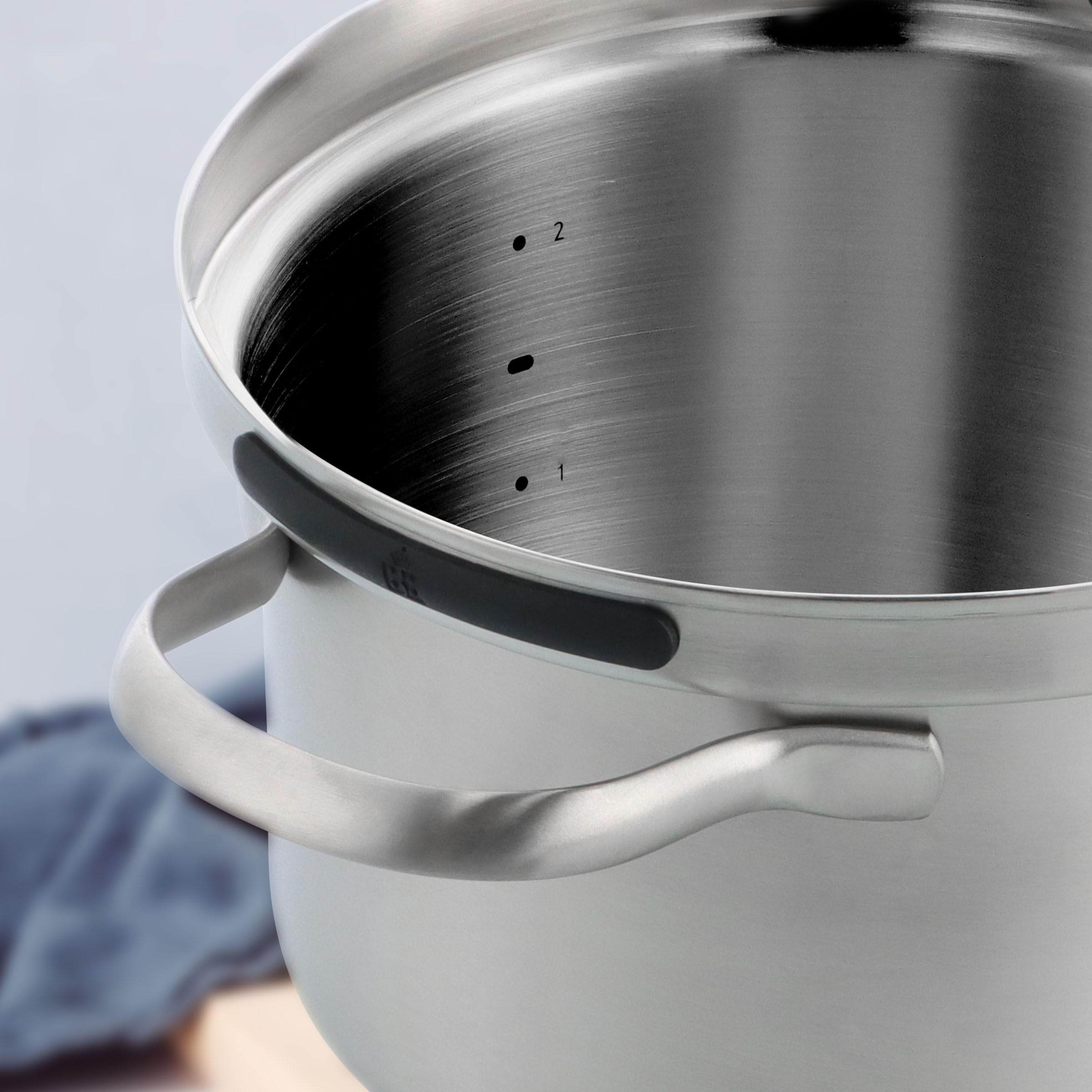 BK Q-linova Topfset 4-teilig mit Edelstahldeckeln – Verriegelbares Abgießsystem, Edelstahl, Innenskalierung, Induktionsgeeignet & Spülmaschinengeeignet