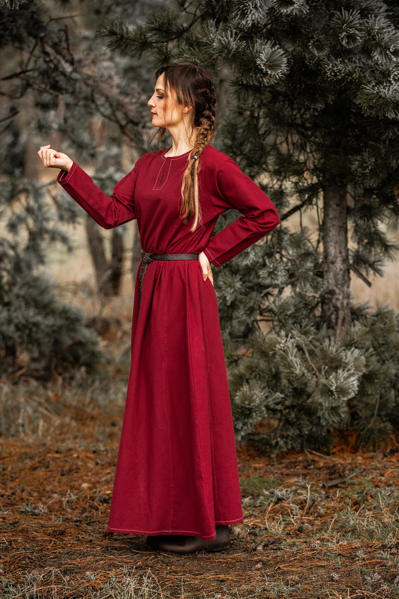 Leonardo Carbone® Damen Kleid Wikinger Unterkleid Helga | Aufwendige Stickereien | Fließende Silhouette | Karneval, Halloween, Cosplay, LARP, Mittelalter, Wikinger | 100% Baumwolle Rot 2XL