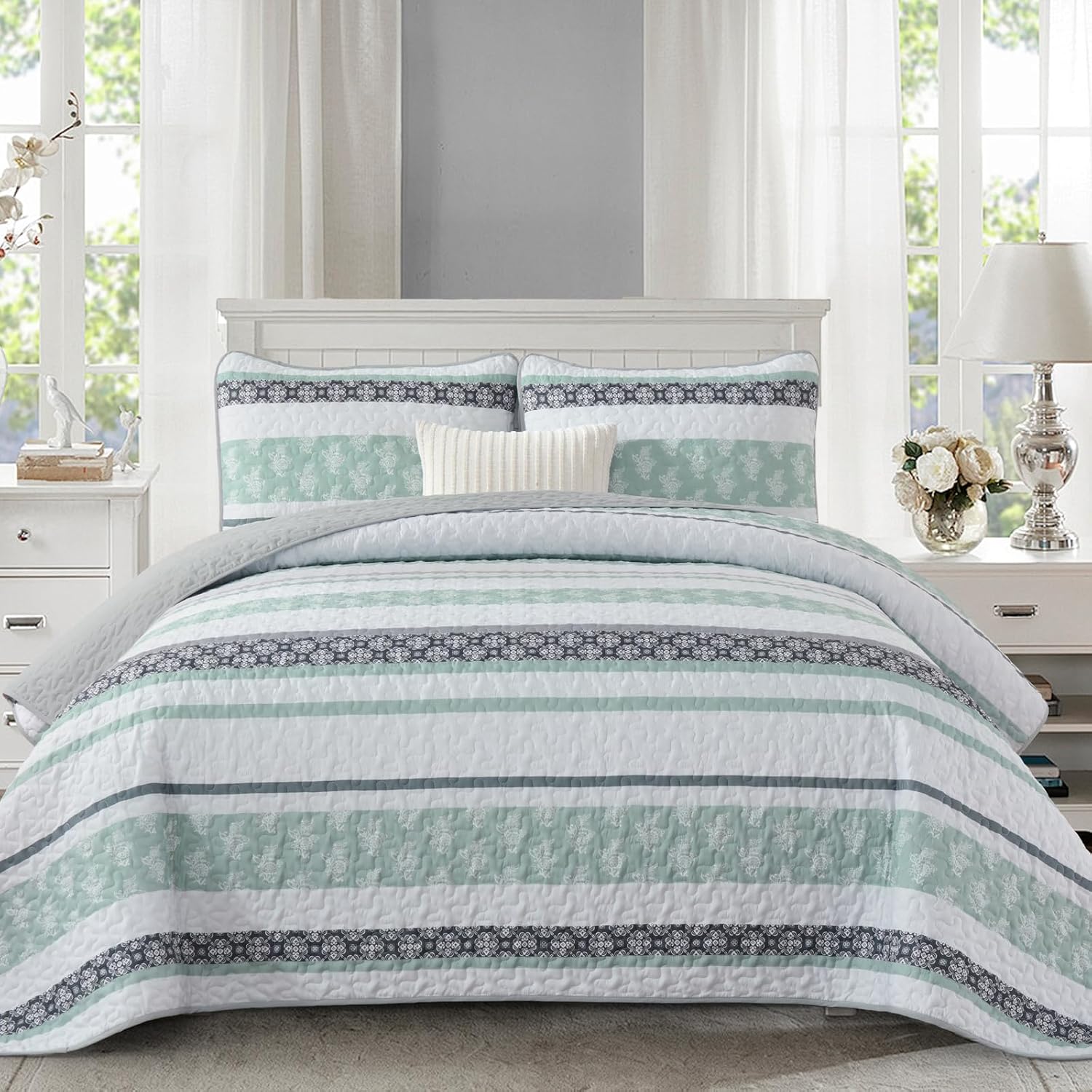 Luxudecor Quilts Queen Size Boho Sage Green Quilt Bedspreads Bedding Set, 3 Pieces Summer Queen Coverlet Sets with 2 Shams,Soft Lightweight Striped Patchwork Quilt for Bed 96"x90"