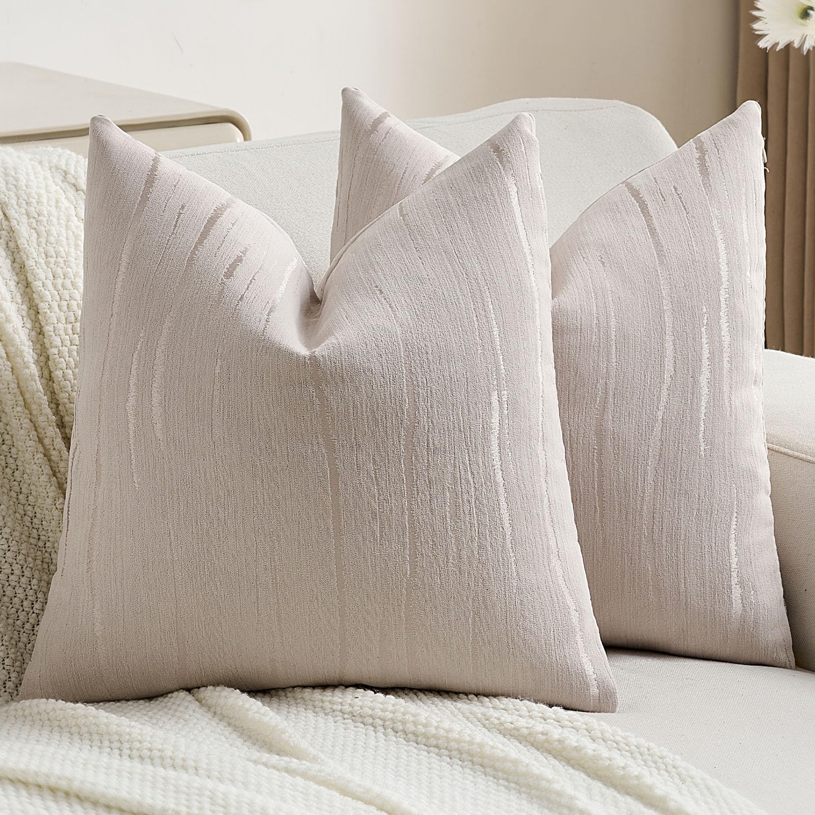 Housse de coussin luxe chenille beige 60x60cm pour habiller le canapé du salon