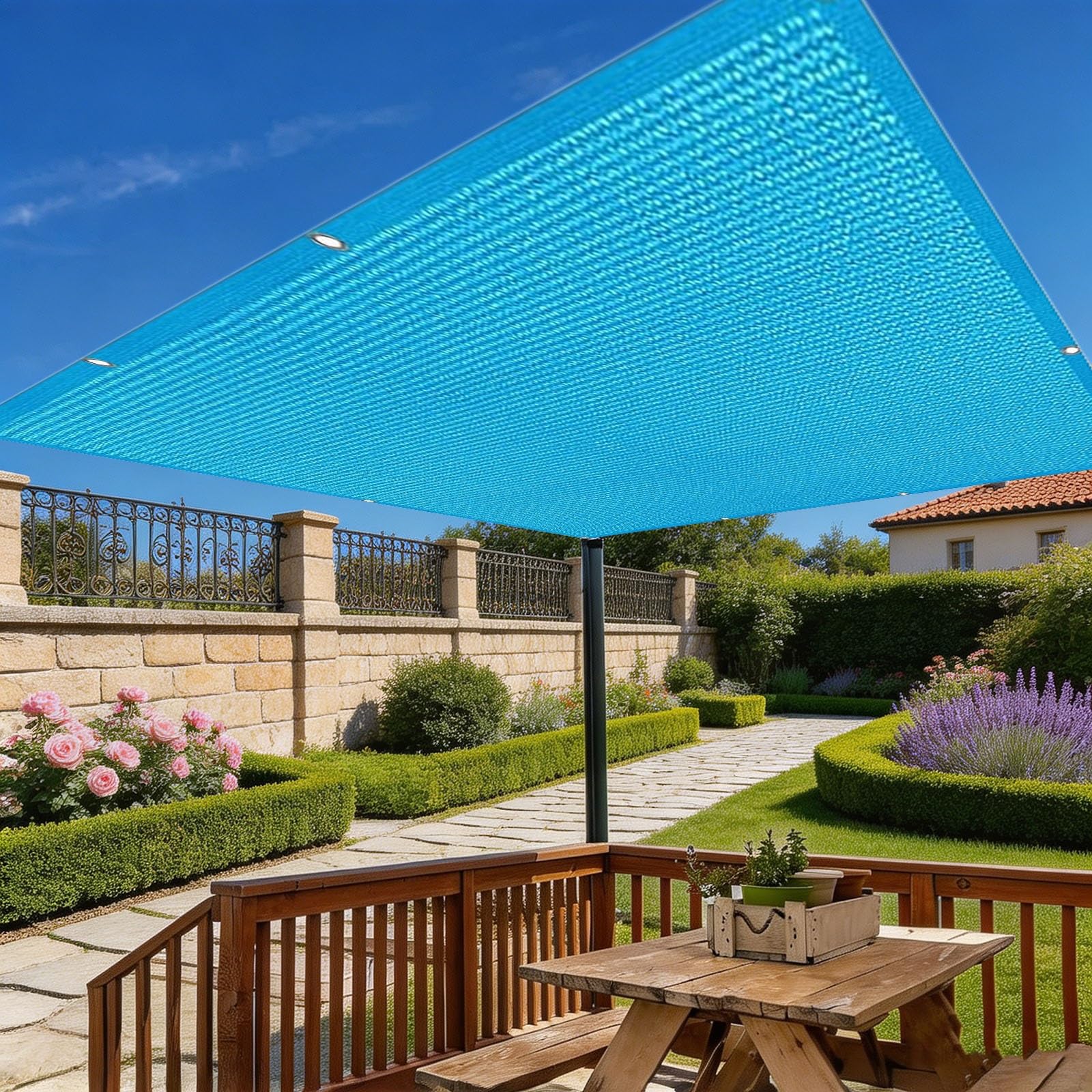 Filet d'ombrage bleu ciel pour aménager un patio ou une terrasse