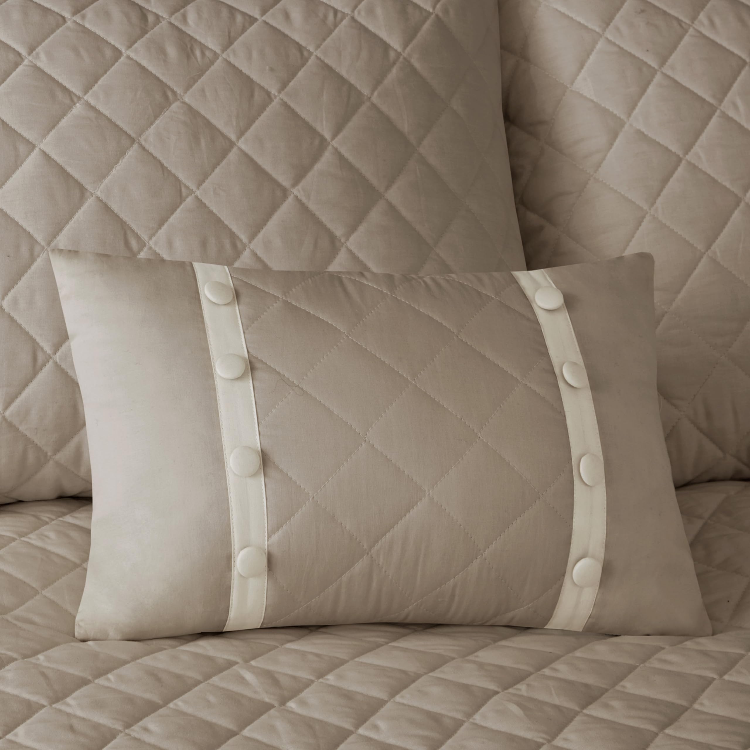 Madison Park Każdy sezon, lekki, zestaw pościeli, dopasowane pokrowce, bawełna, Breanna, diamentowy pikowany khaki, King (200 cm x 81 + 61 cm głęb.)