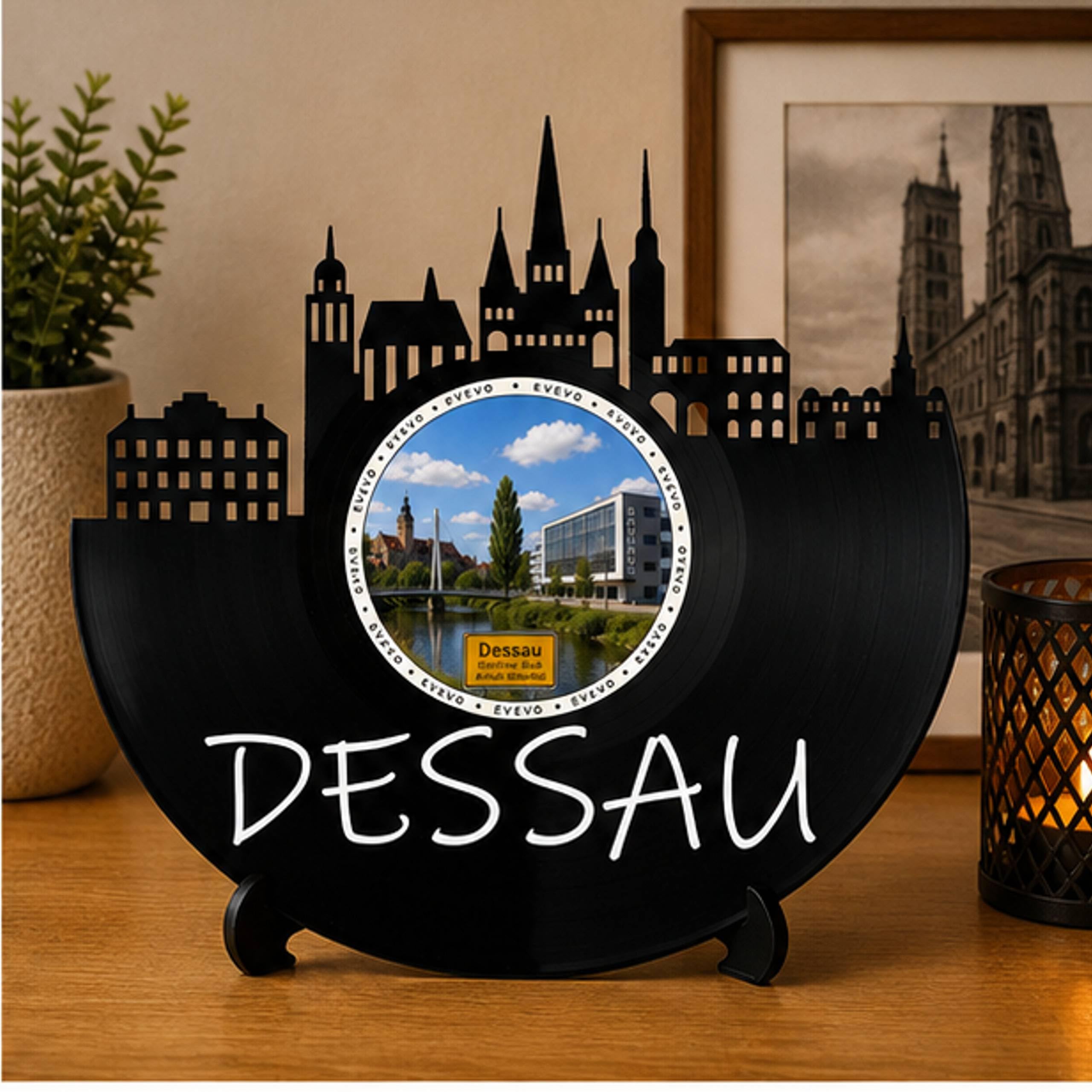 EVEVO Dessau D0041 - Decorazione da parete in vinile, motivo skyline della Sassonia di Anhalt, regalo per gli appassionati di Dessau, per gli amanti dell'architettura
