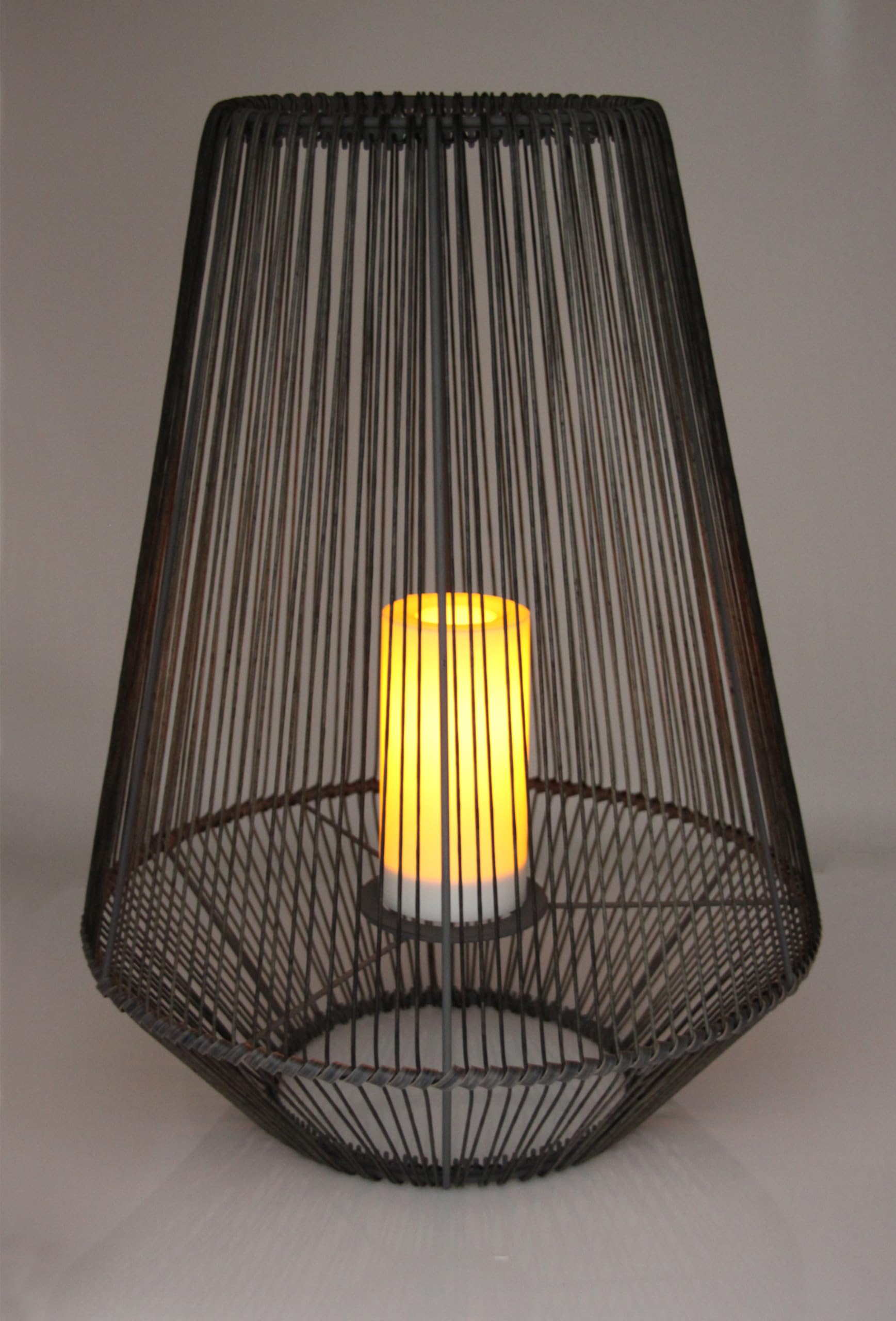 LED Solarleuchte Laterne mit Solar LED Kerze Rattan Optik Windlicht (51 x 37,5 cm)