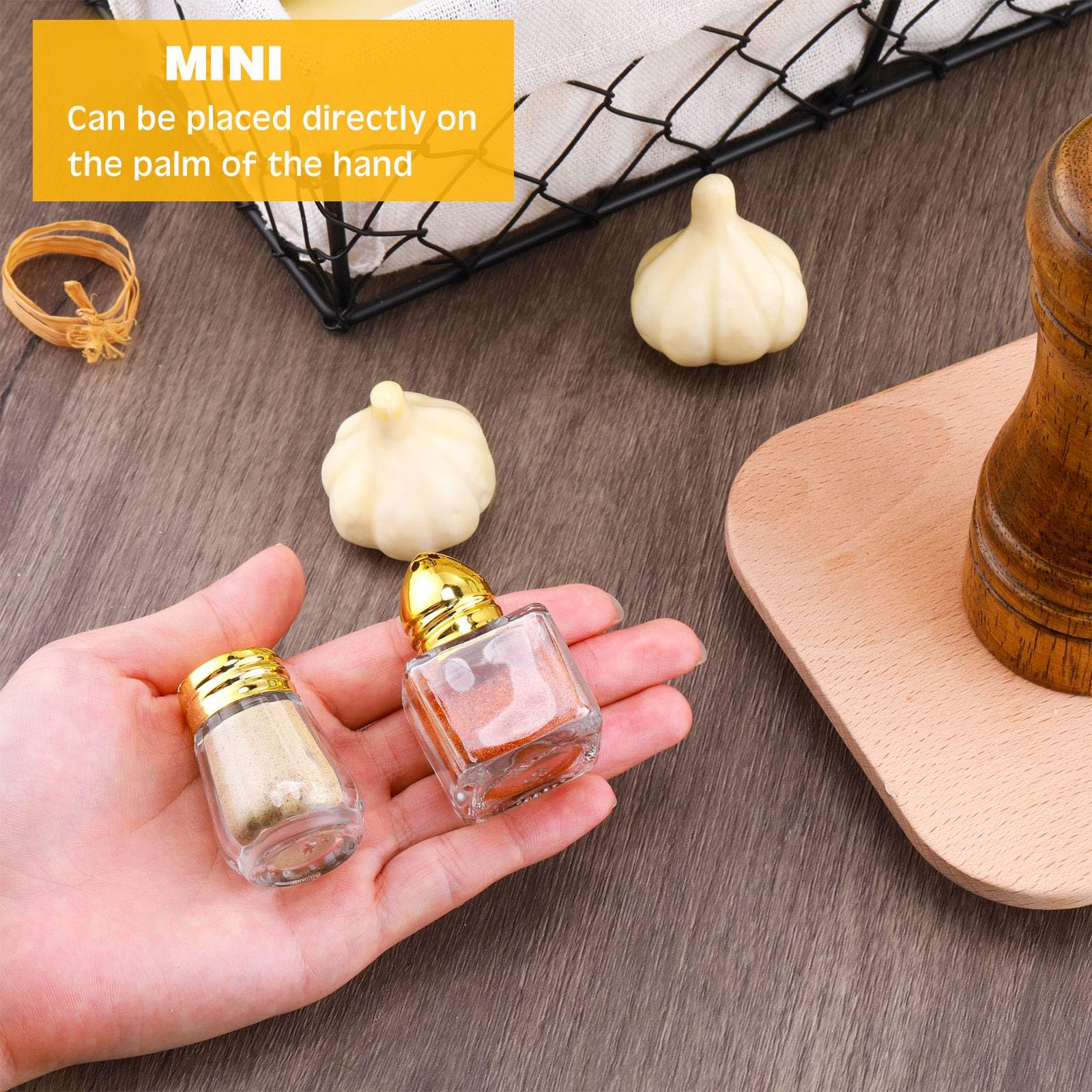 Juego de 50 mini saleros y pimenteros pequeños a granel transparentes individuales condimentos cocteleros pequeños agitadores de especias transparentes para cocina, boda, picnic, 2 estilos (tapas