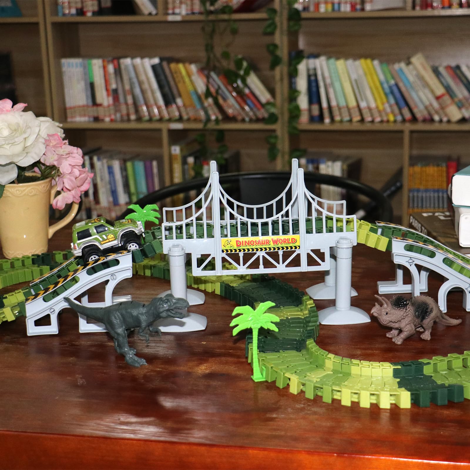Circuit Voiture Enfant Dinosaure Flexible Tracks Car Jouet De Piste 142Pièces Cadeau Garcon, Train Electrique Educatif Jouet Fille 3 4 5 6 Ans