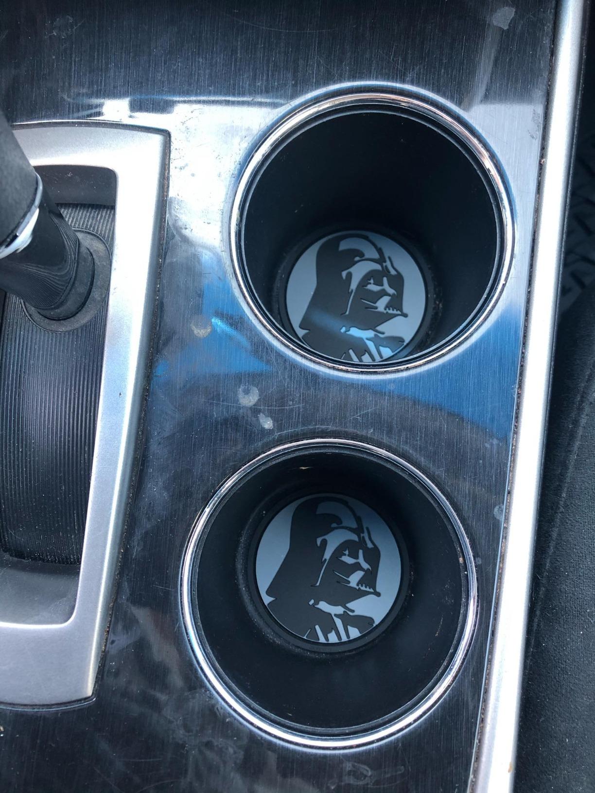 Plasticolor 000673R01 - Sottobicchieri Ufficiali Star Wars Con Darth Fener Per Auto, Camion E SUV - Confezione Da 2, Adatti A Tutte Le Stagioni