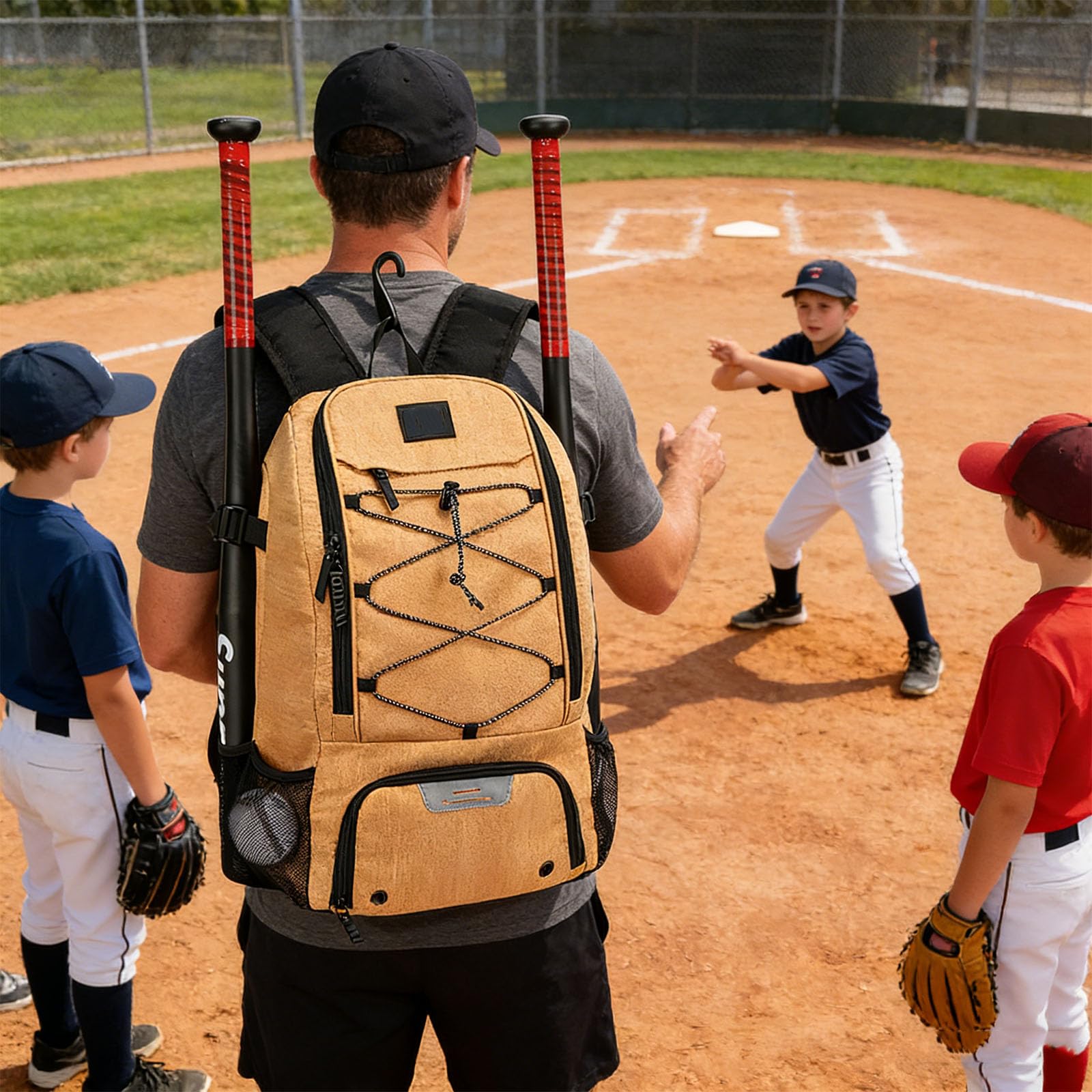 Trendiger und praktischer Baseball Trainingsrucksack mit viel Platz für Schlägerschuhe und andere Gegenstände sowie leicht zu pflegendem Schläger und Handschuhplaner aus Stoff