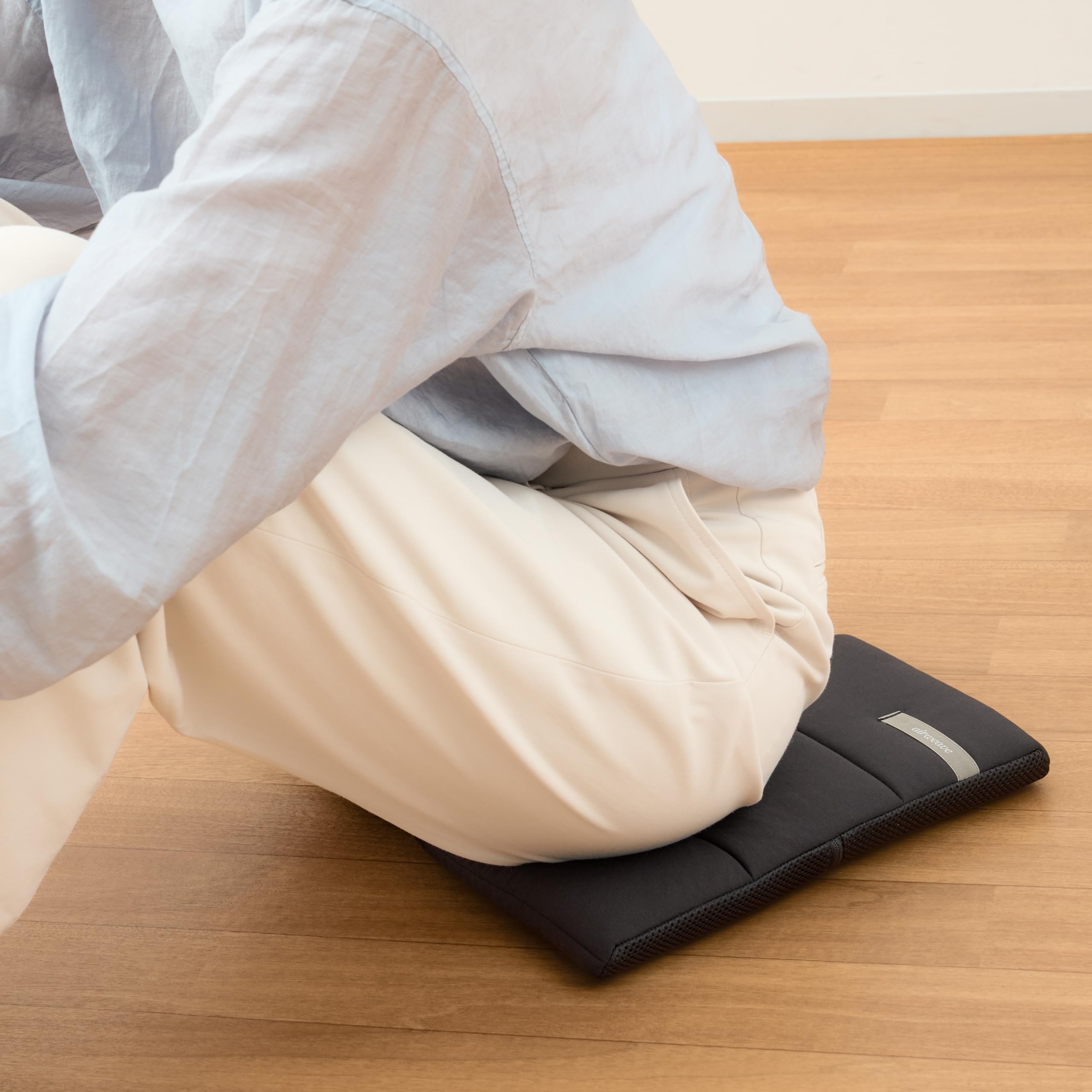 エアウィーヴ　折りたたみクッション Amazon.co.jp: エアウィーヴ キャリークッションmini お尻が痛く