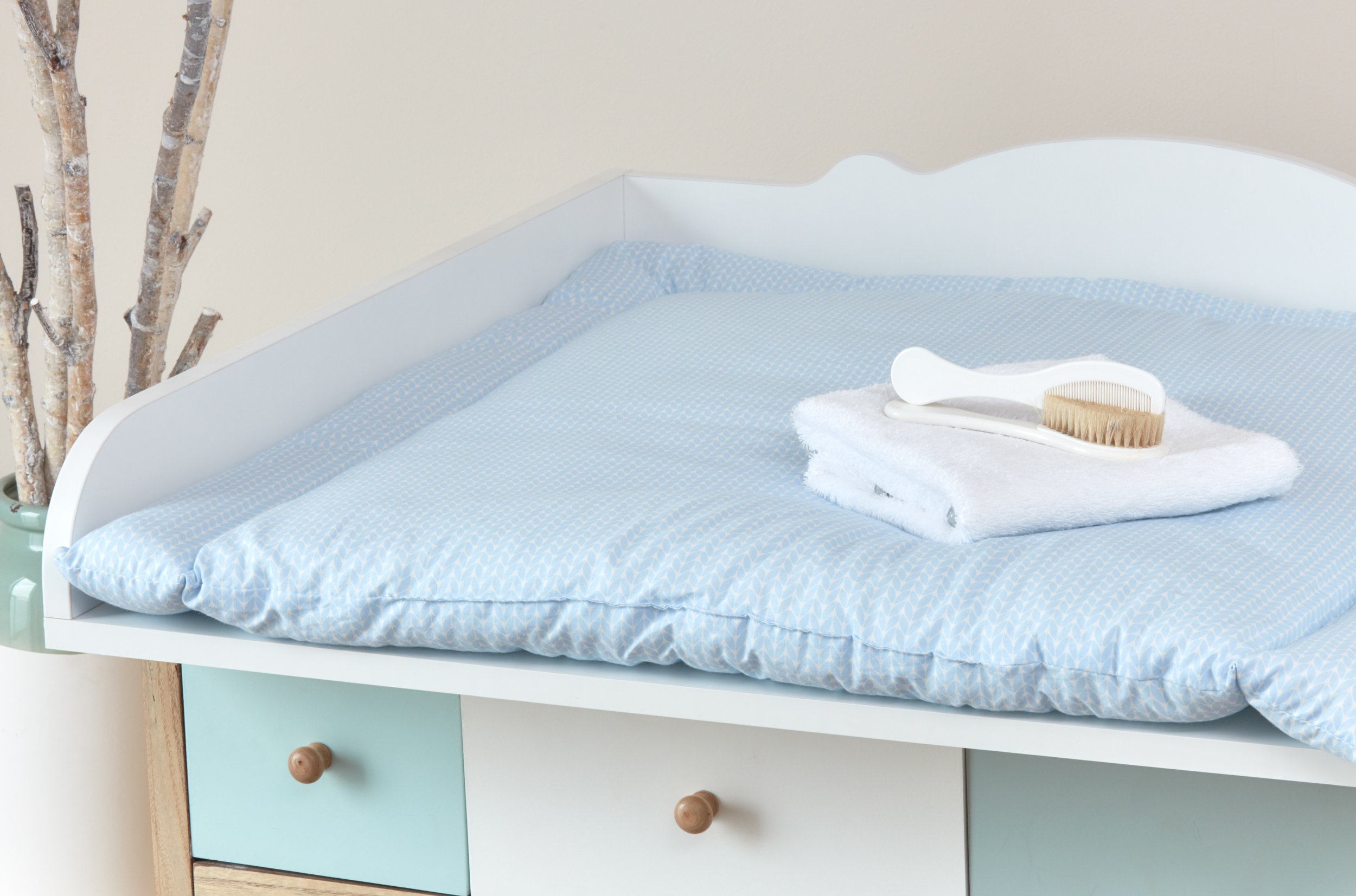 KraftKids BBH112-78 - Cambiador de pañales en pequeñas hojas, color azul claro sobre blanco, base para cambiar pañales, 78 x 78 cm (ancho x fondo), cojín cambiador, multicolor, 840 g