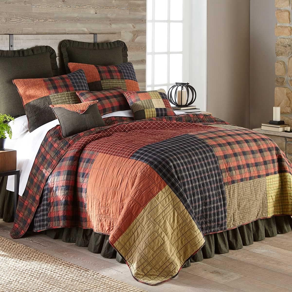 BLACK FOREST DECOR Lodge Plaid Quilt - King, 100% Cotton, 110" W x 96" L
