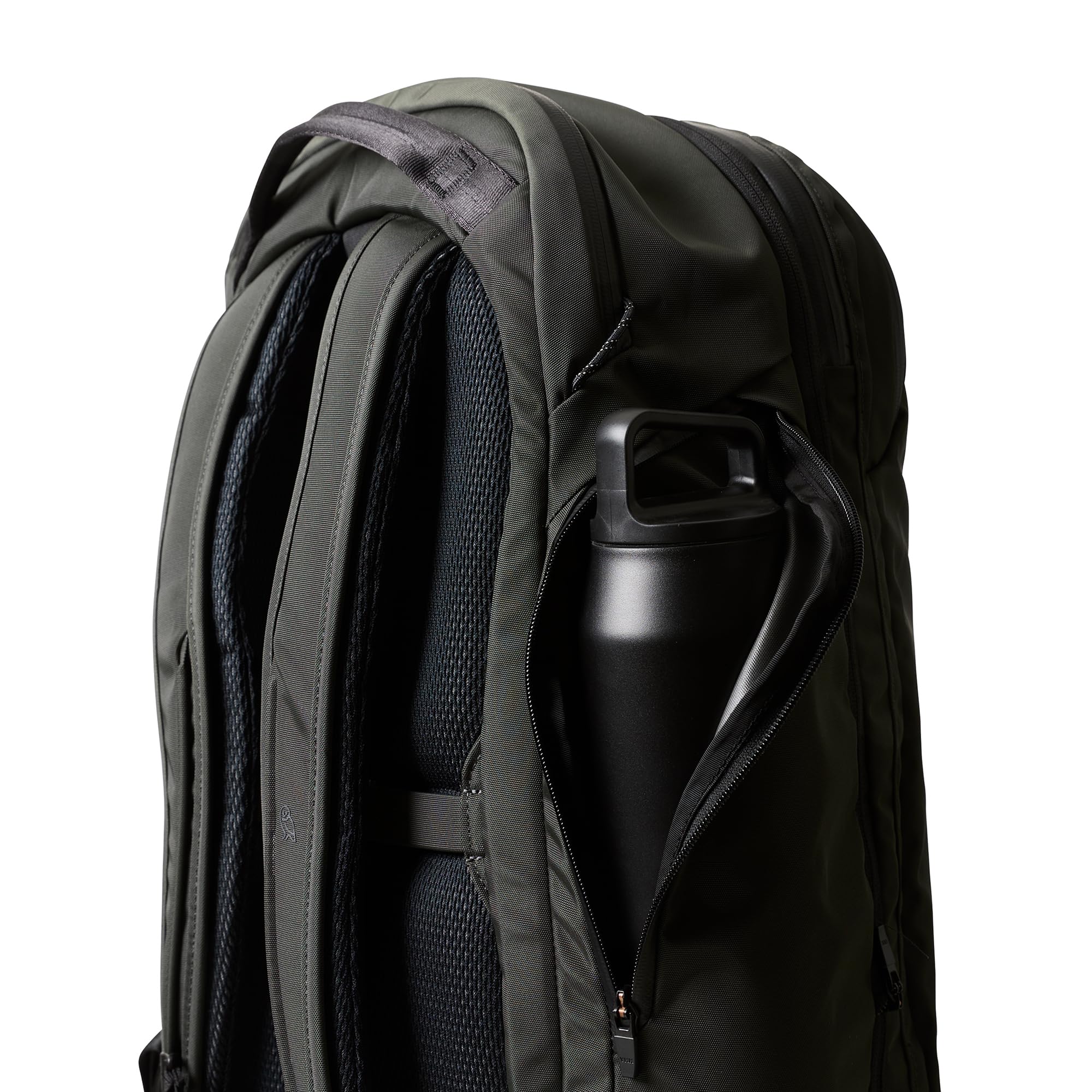 Bellroy Transit Travel Pack Pro 30–38L, Mochila de viaje de cabina - Olive | Mochila de viaje de cabina 30–38L con funda para portátil, protección RFID y bolsillo con cremallera para botella
