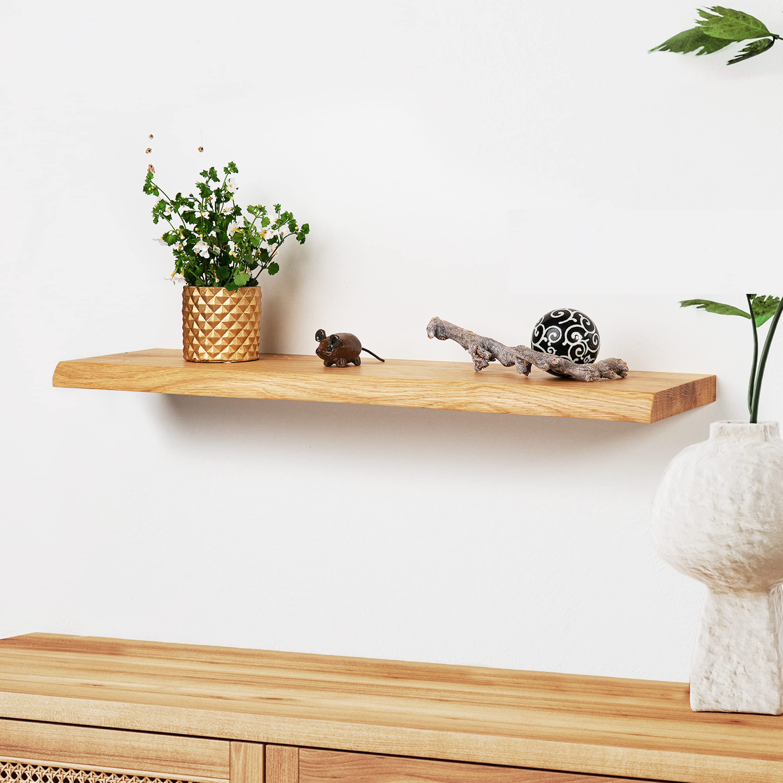 Heimatspäne Freischwebendes Regalbrett Baumkante 60cm [echtes Eichenholz] – Wandregal Eiche massiv – Echtholz Regal inkl. Montagematerial – Wandboard Holz rustikal in echter Handarbeit gefertigt
