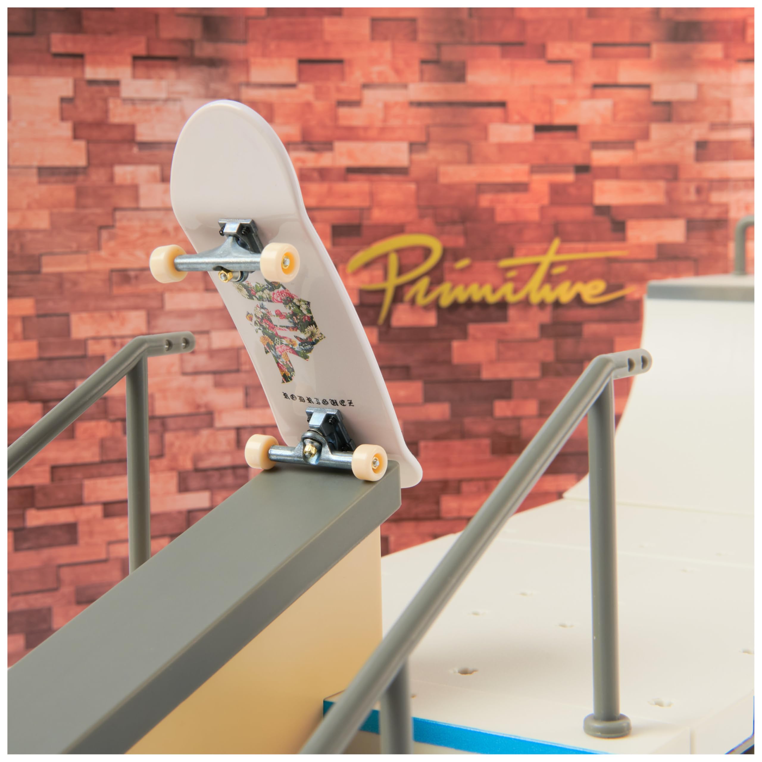 Spin Master Tech Deck, Primitive X-Connect Skate Park, Set con rampa da Personalizzare e Costruire con Fingerboard Esclusivo, Giocattoli per Bambini dai 6 Anni in su