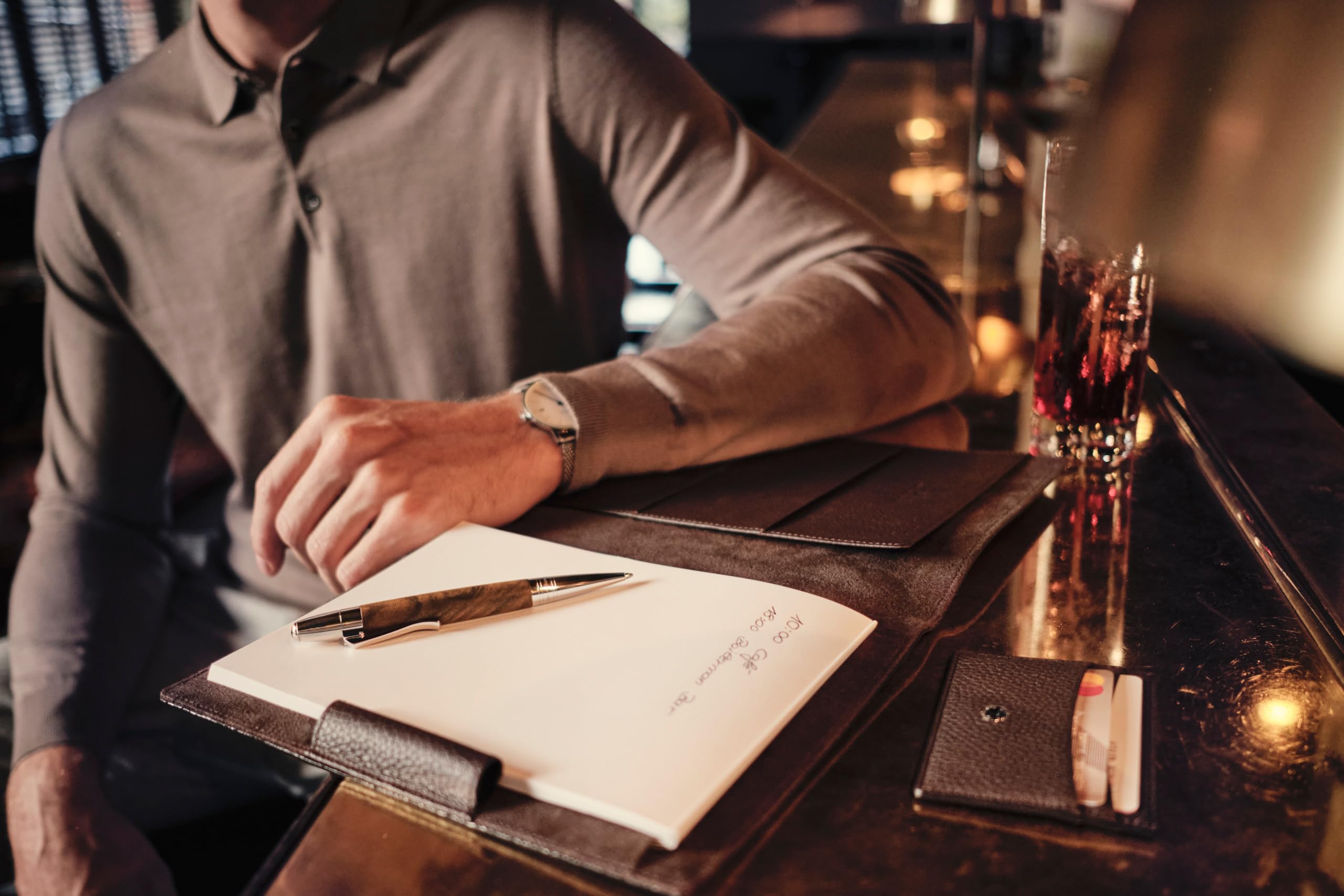 Graf von Faber-Castell 118779 - Porte-bloc DIN A4 Cashmere, Marron foncé, avec bloc-notes, passant pour stylo et compartiments