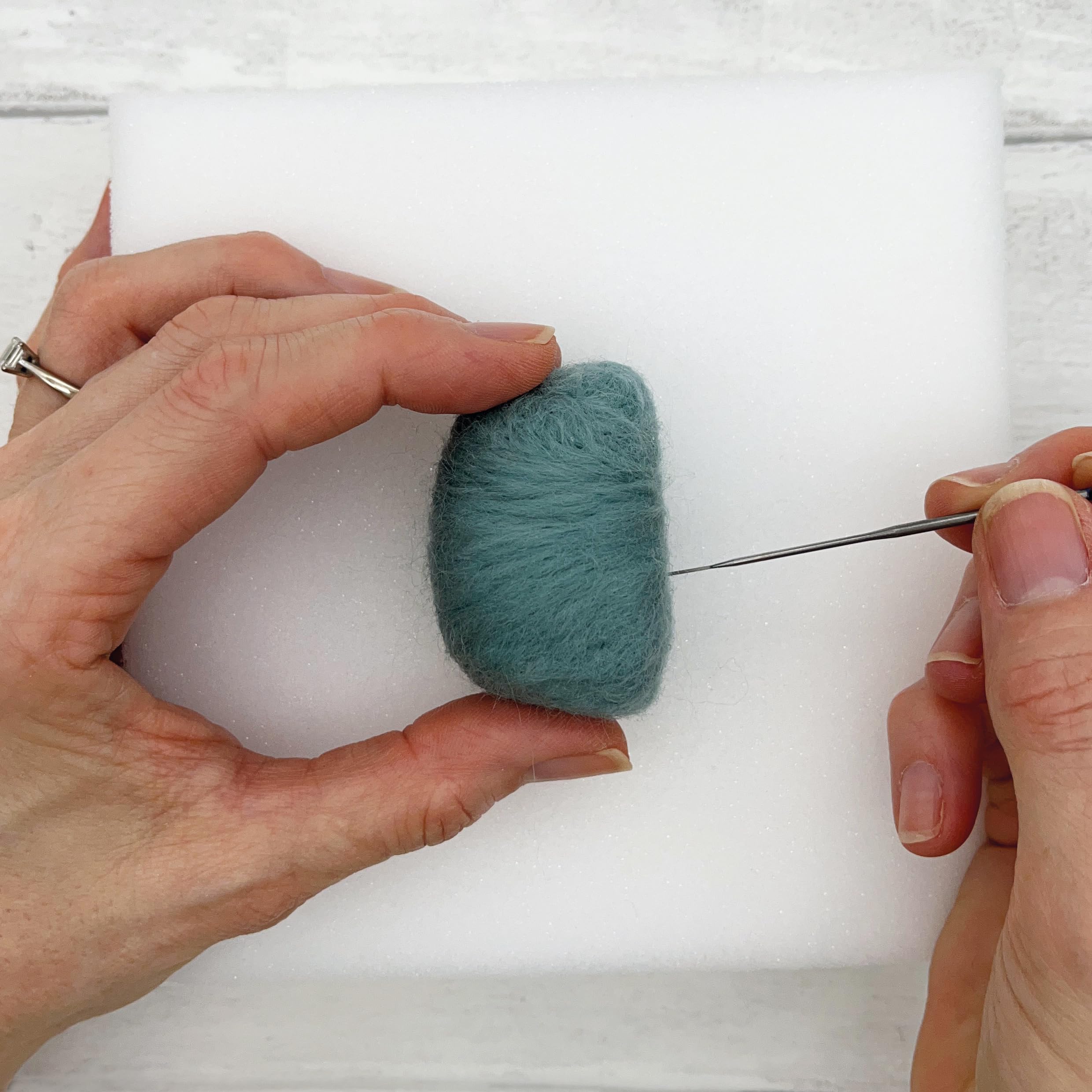 Bergin & Bath Needle Felting Kit - Image 3