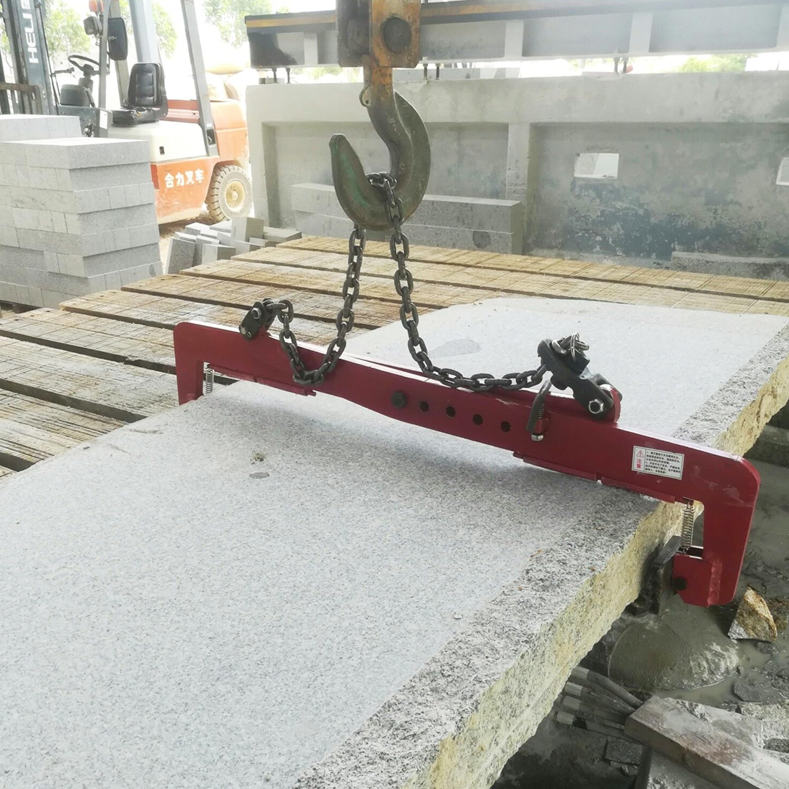 Pince de levage pour pose d'îlots routiers et dalles de granit en extérieur