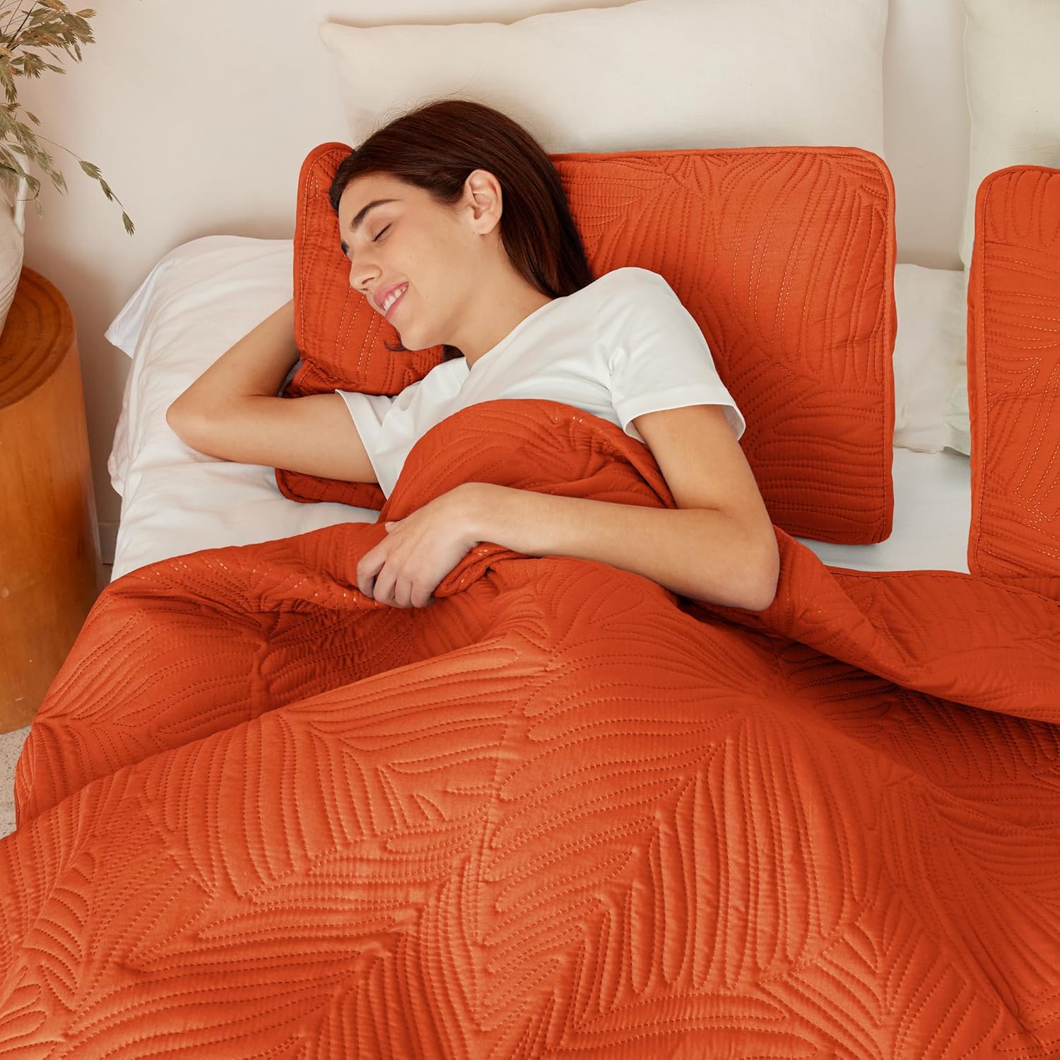 Exclusivo Mezcla King Size Quilt Bedding Set, Lightweight Burnt Orange Quilts King Size for All Seasons, Soft Microfiber Bedspreads Coverlets Bed Cover with Leaf Pattern, 3 Piece - Image 4