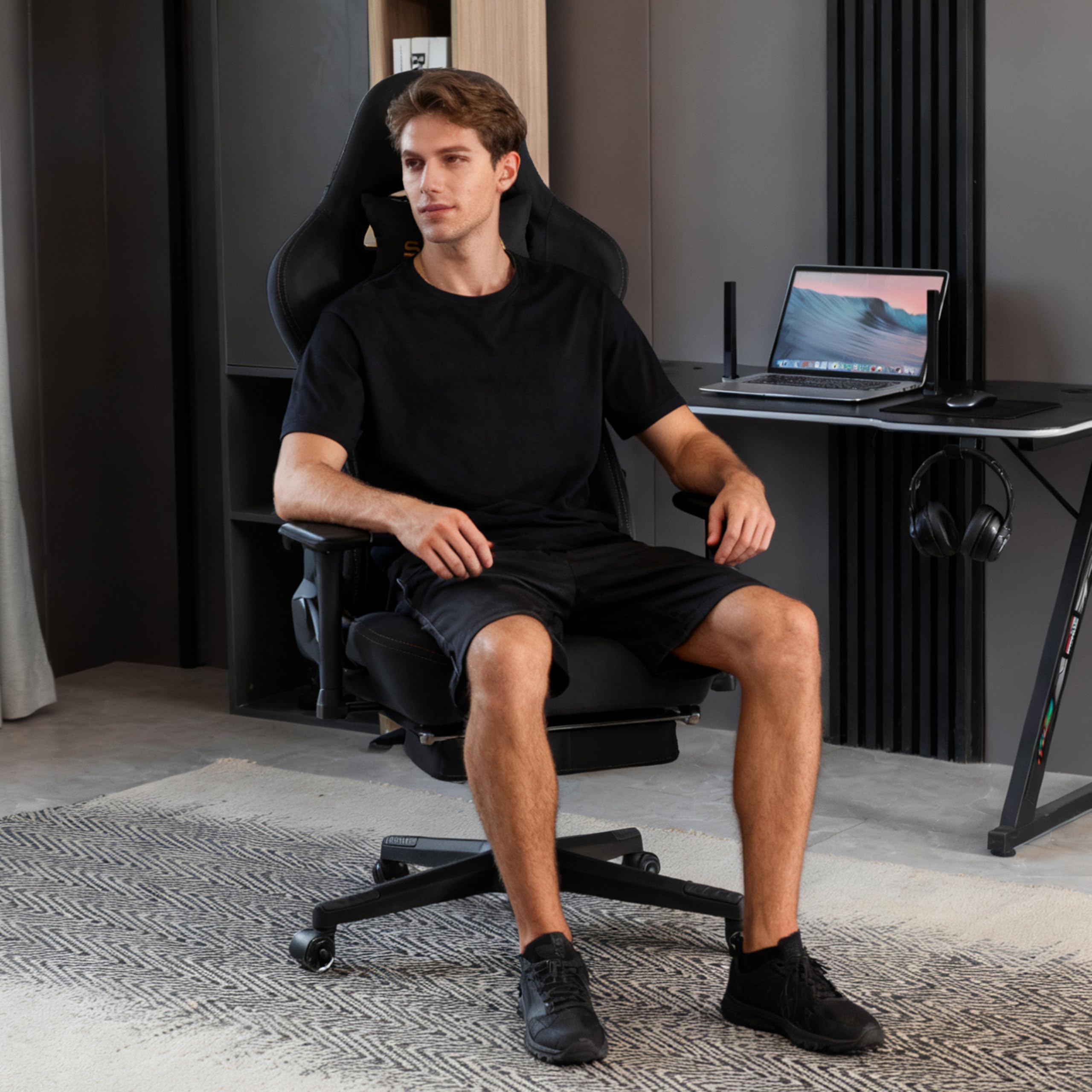 Symino Silla Gaming Ergonómica con Reposapiés, 150° Reclinable: Soporte Lumbar y Reposacabezas Regulable, Ajustable en Altura, Soporta hasta 200kg (Black)