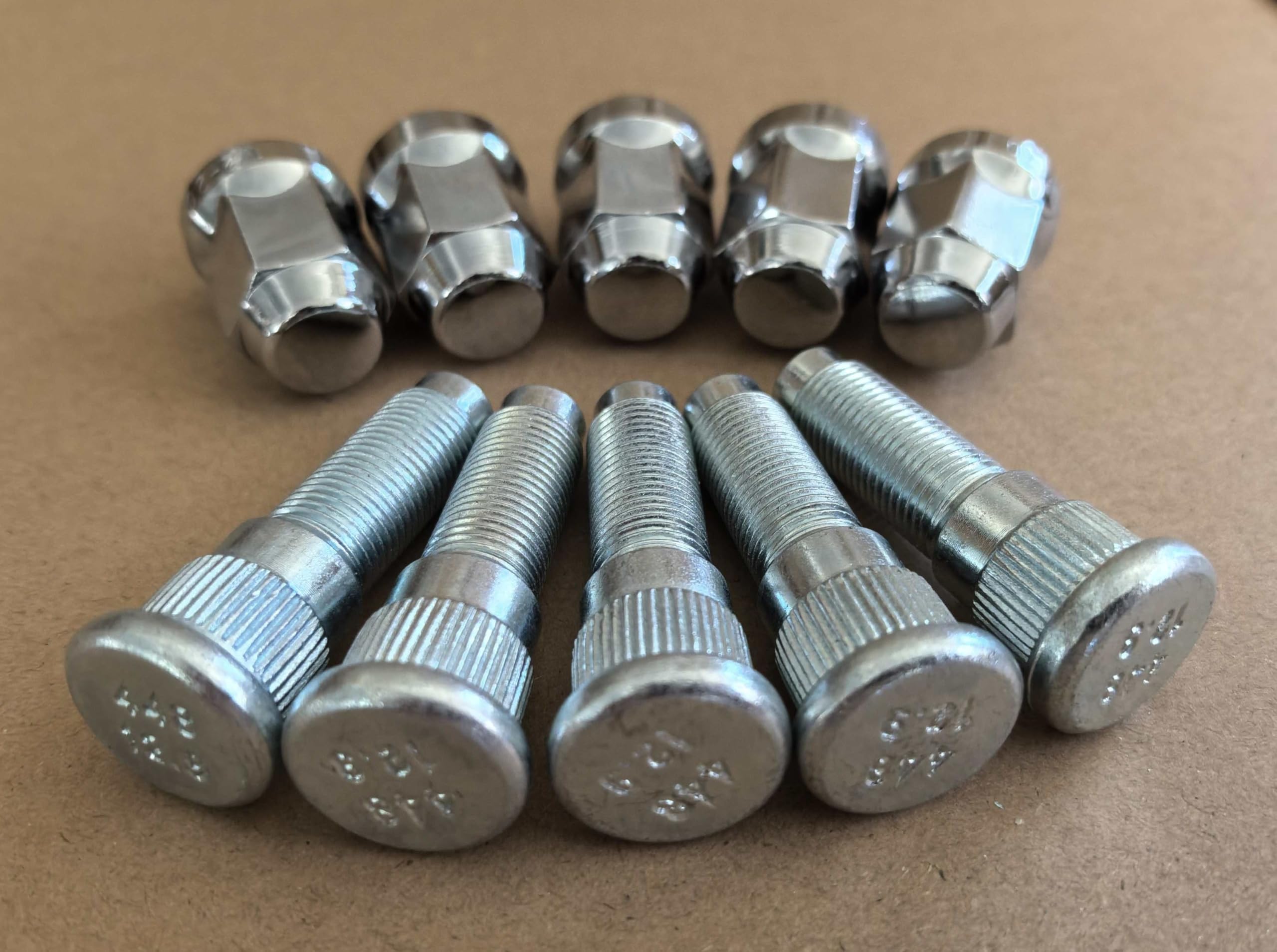 5 pernos de rueda dentados de 1/2-20 610-448 de 0.67 pulgadas. Moleteado con tuerca de lengüeta 611-122 de repuesto para Jeep Grand Cherokee Wrangler Liberty Commander Wrangler JK 07-12 Dodge Nitro