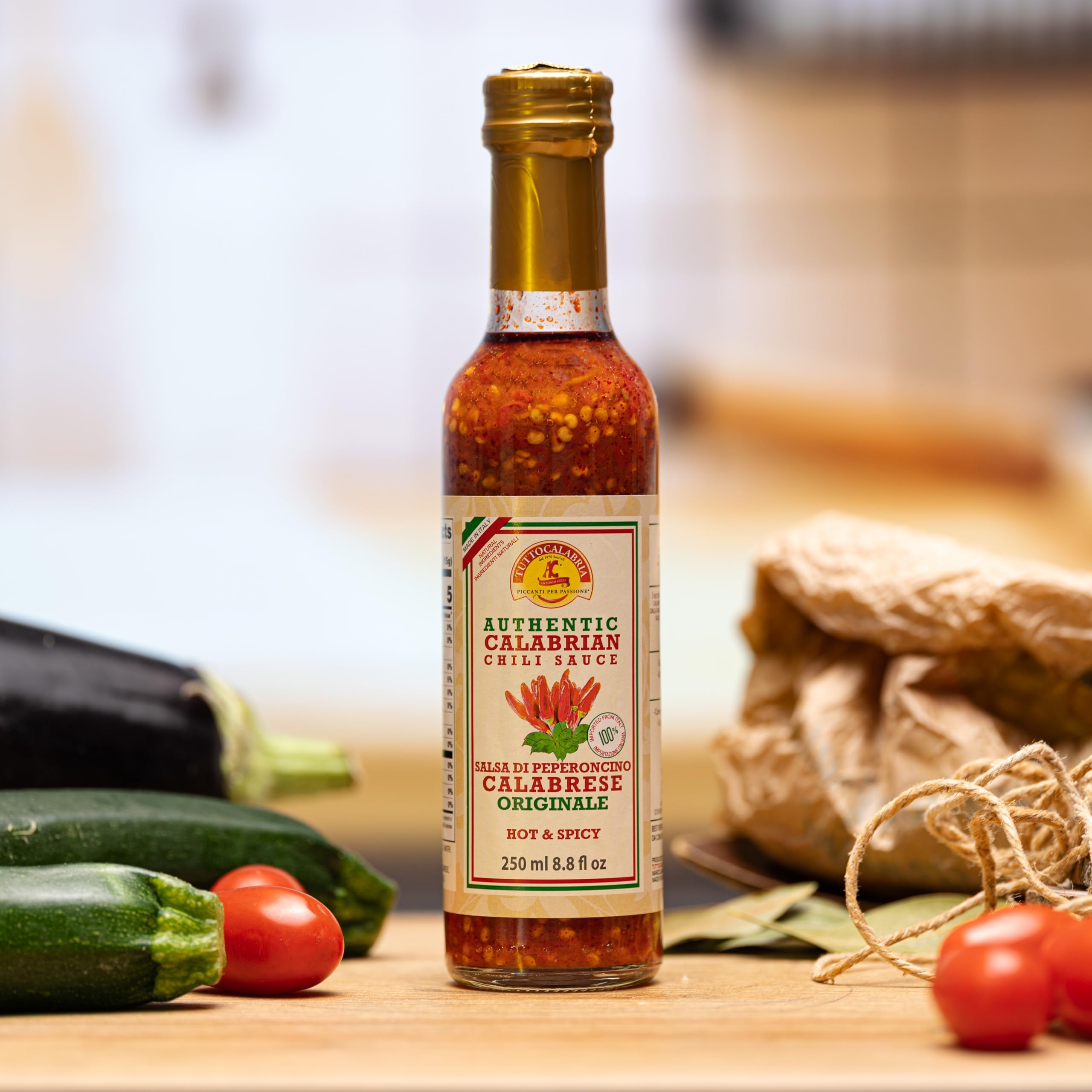 Tutto Calabria Box Regalo Piccante - Miscela Esplosiva 185g, Calabrian Chili 250g e Miele Hot 180g - Tris Perfetto, Peso Totale 545g