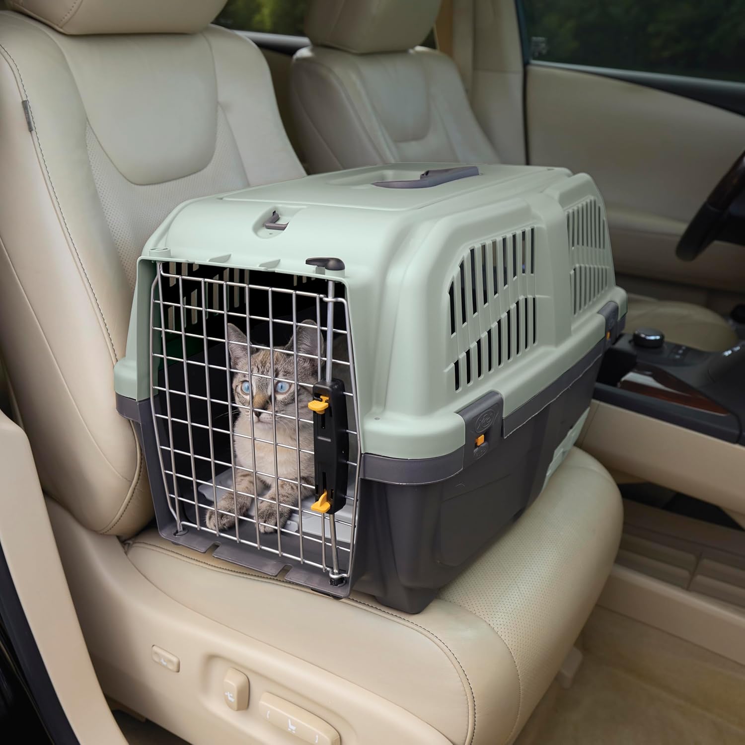 Travel Smart with the Midwest Skudo Cat Carrier: A Review of Convenience & Comfort