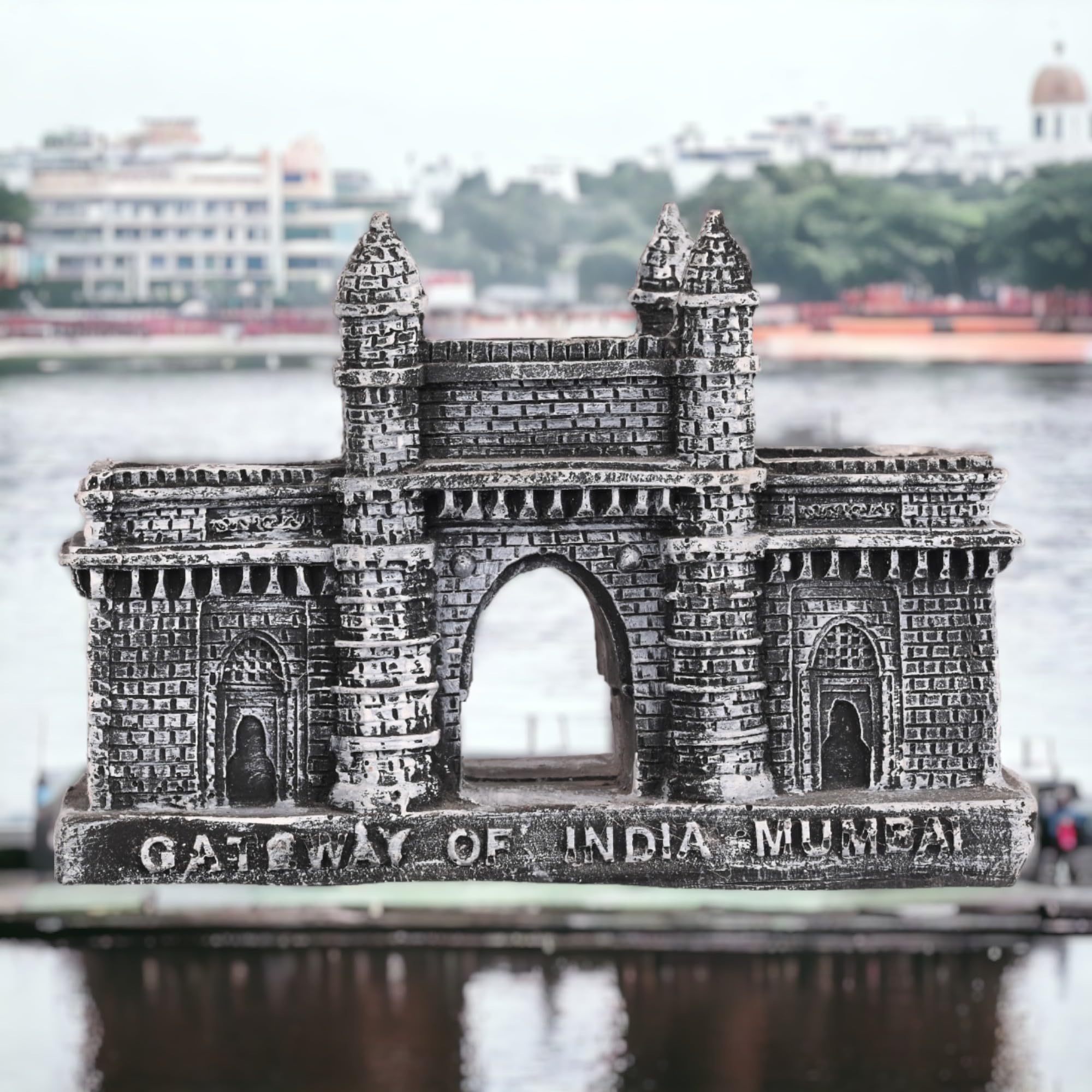 Polyresin Mumbai Gateway of India Souvenir Replica Model Showpiece Silver Color L5xB11.5xH8 Cm