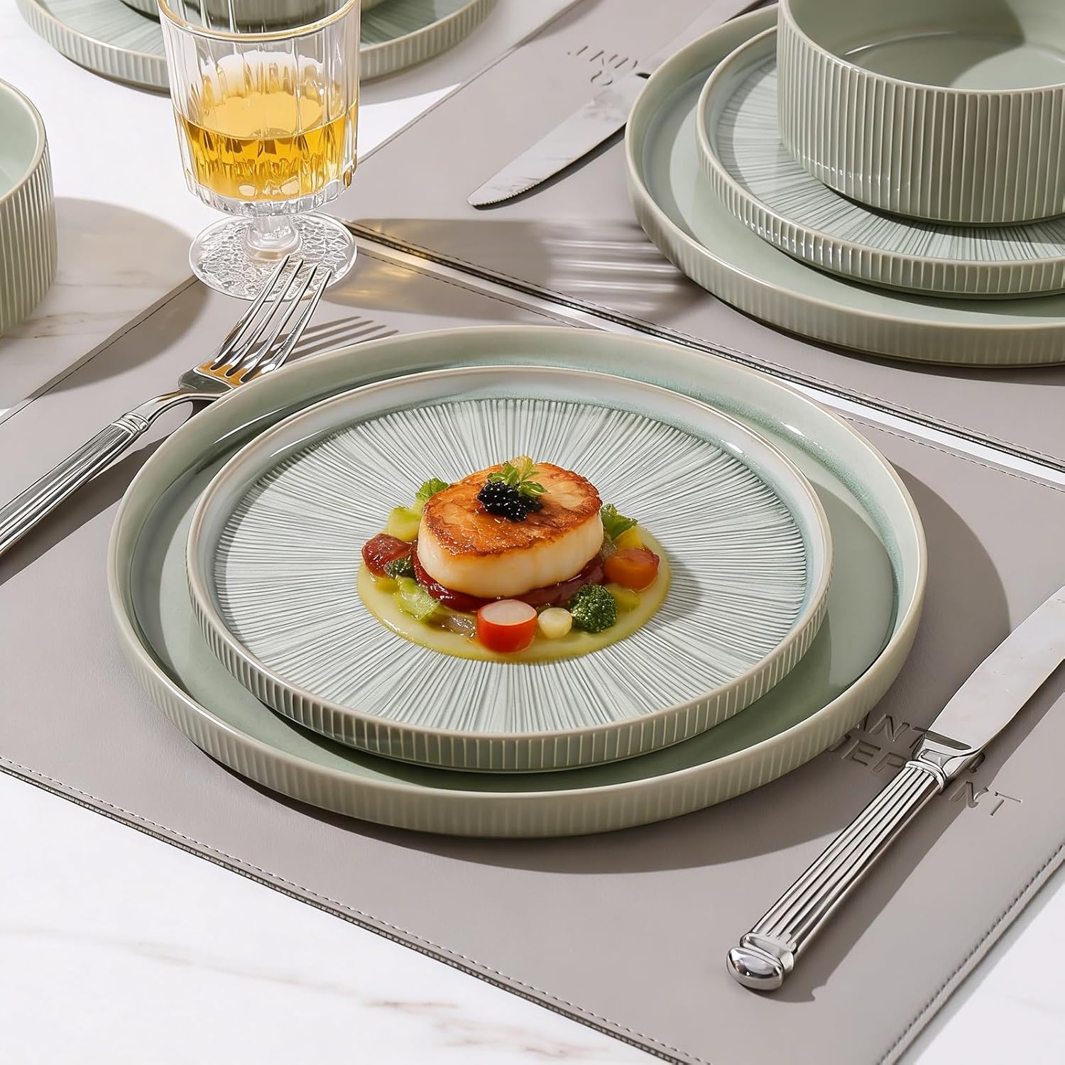 Dinnerware Sets, Ceramic Plates and Bowls Set 18 Piece Dinnerware for 6 Chip Resistant Stoneware, Dishwasher and Microwave Safe-green