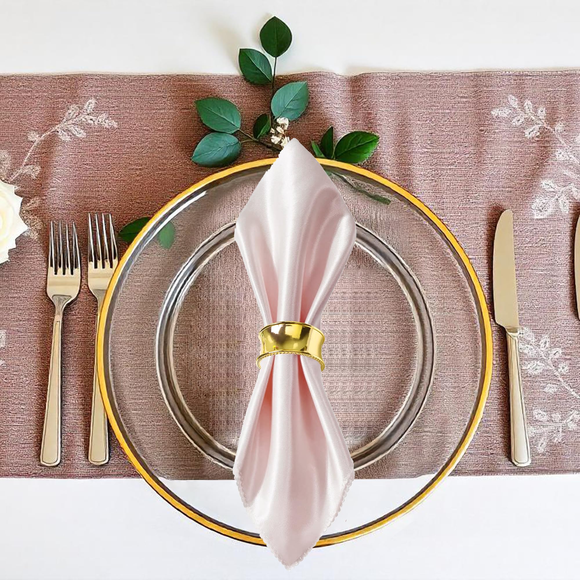 Set di 50 eleganti sottopiatti in acrilico da 33 cm con bordo dorato e 50 portatovaglioli martellati, decorazione per tavolo da pranzo per matrimoni, feste ed eventi speciali, 100 pezzi